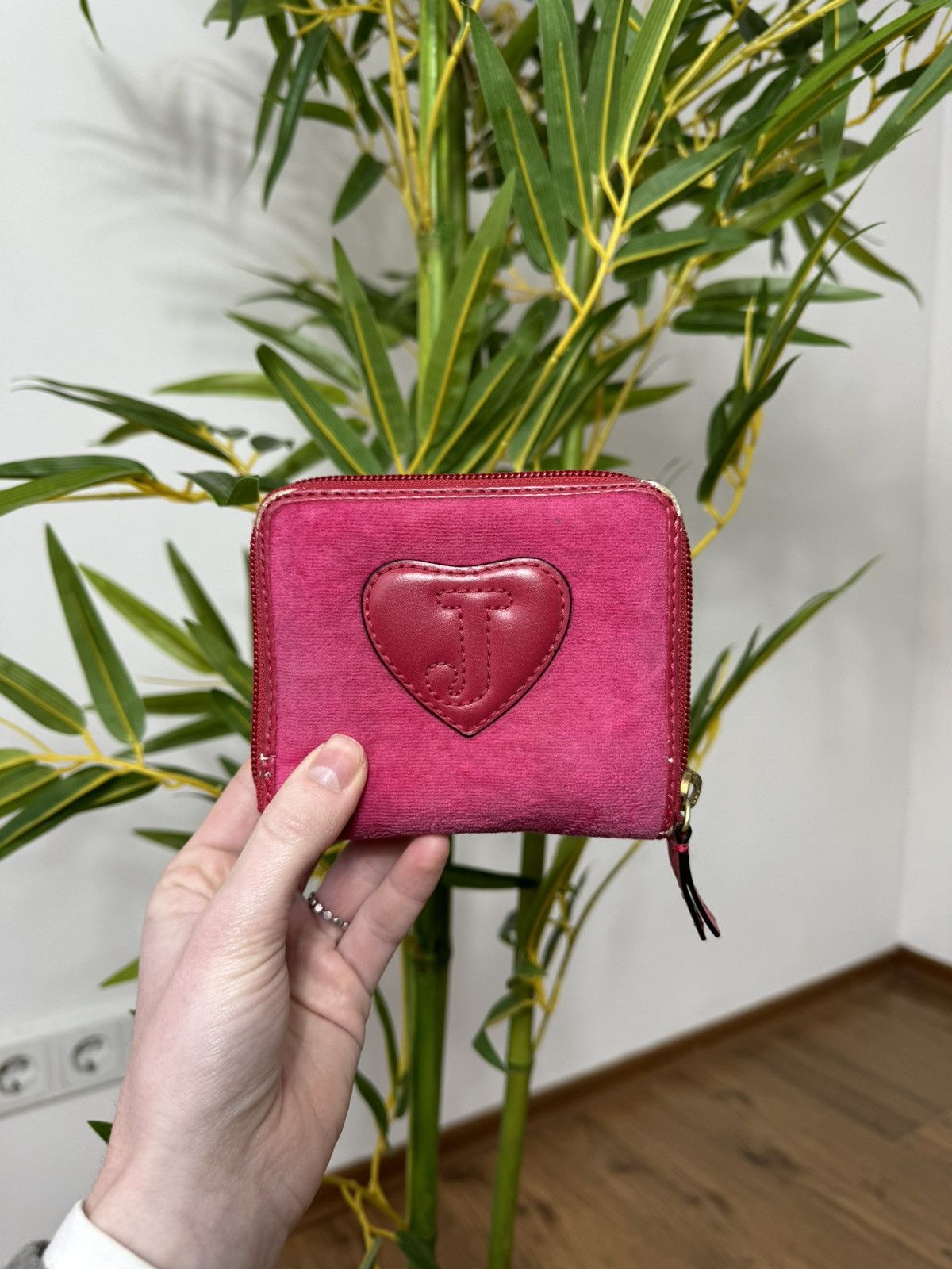 Juicy Couture VINTAGE JUICY COUTURE PLUSH COIN POUCH WALLET Size ONE SIZE - 5 Thumbnail