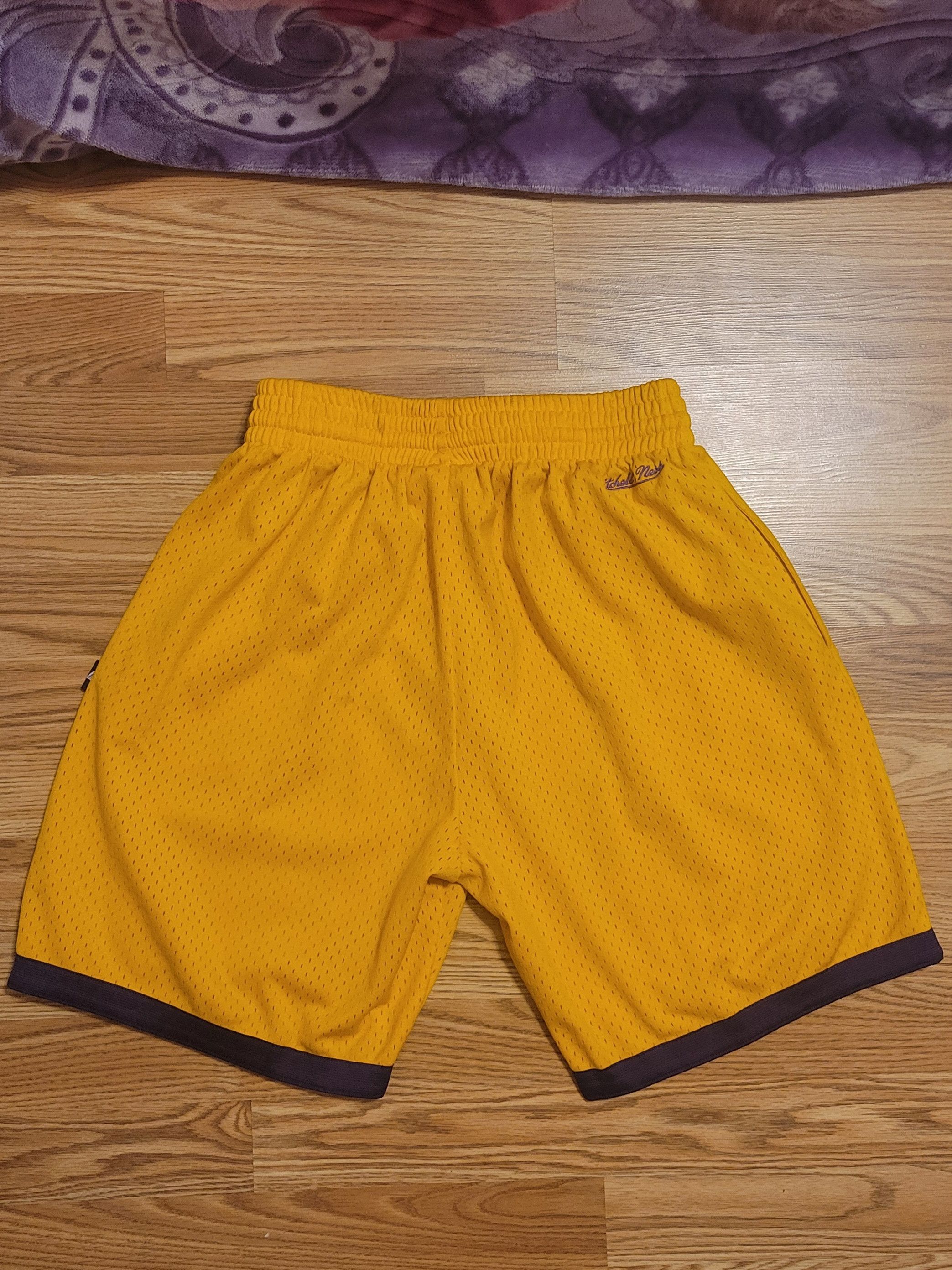 Takashi Murakami Takashi Murakami × LA Lakers M&N ComplexCon Exclusive Shorts Size US 32 / EU 48 - 3 Thumbnail