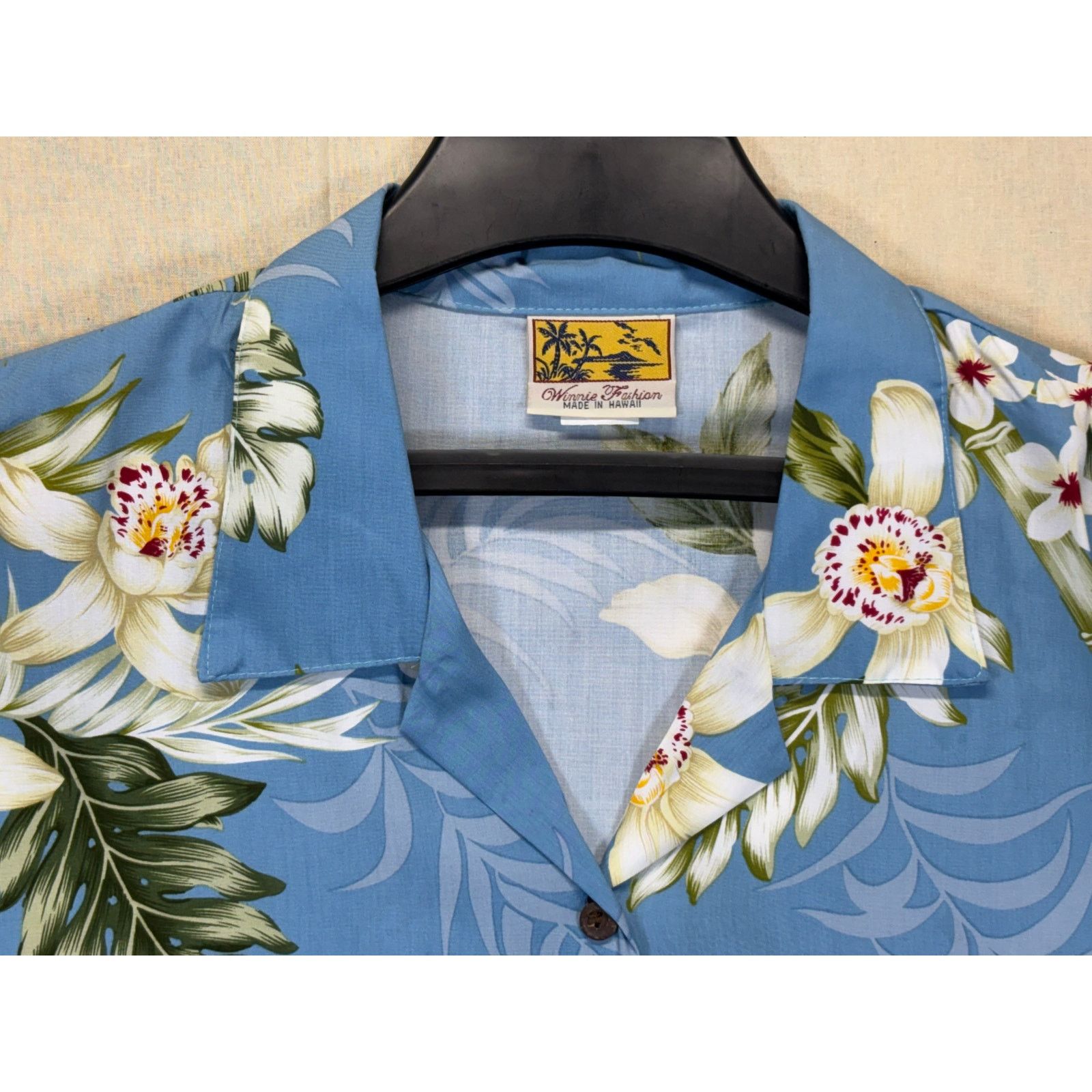 The Unbranded Brand Winnie Fashion Hawaii Men’s Aloha Shirt Blue Floral Rayon XL Size US XL / EU 56 / 4 - 7 Thumbnail