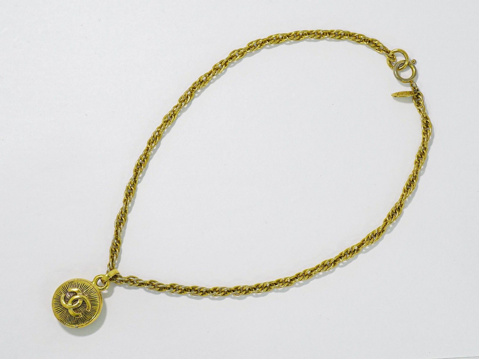 Chanel Chanel Vintage Medallion Necklace Metal Size ONE SIZE - 1 Thumbnail