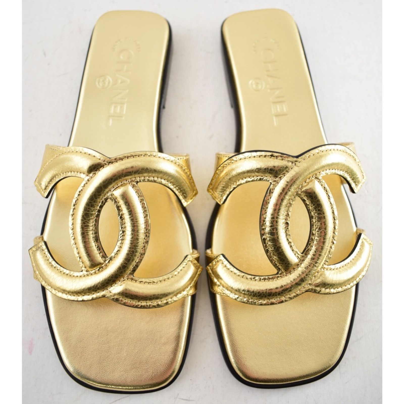 Chanel Chanel Golden Cracked Leather XL CC Mules Sandals 37 Size US 6 / IT 36 - 8 Thumbnail