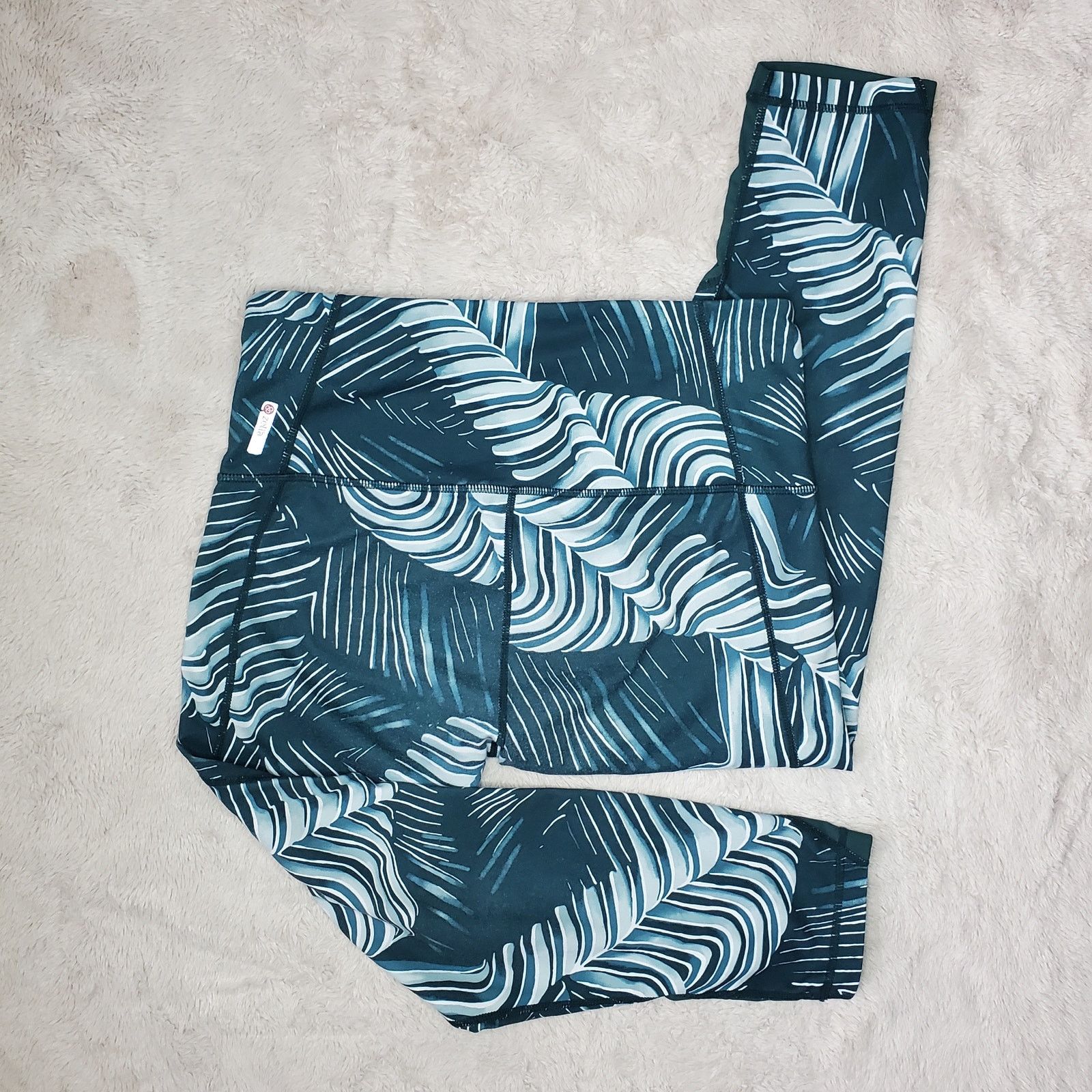 Other Zella Green Leaf Leggings Medium Size 28" / US 6 / IT 42 - 3 Thumbnail