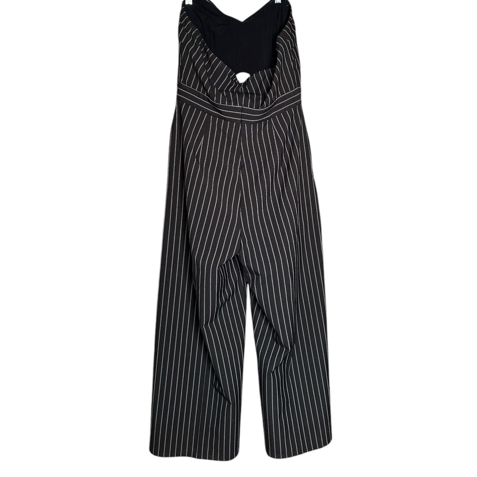 ASTR The Label ASTR Mara Black Pinstripe Cropped Wide Leg Jumpsuit L Size 30" / US 8 / IT 44 - 5 Thumbnail