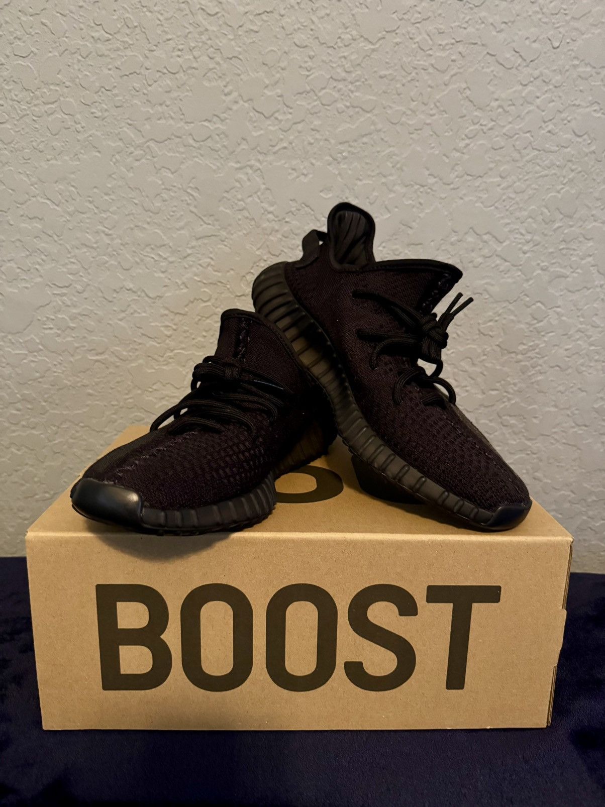 Adidas × Yeezy Yeezy 350s V2 Onyx Size US 10.5 / EU 43-44 - 1 Thumbnail