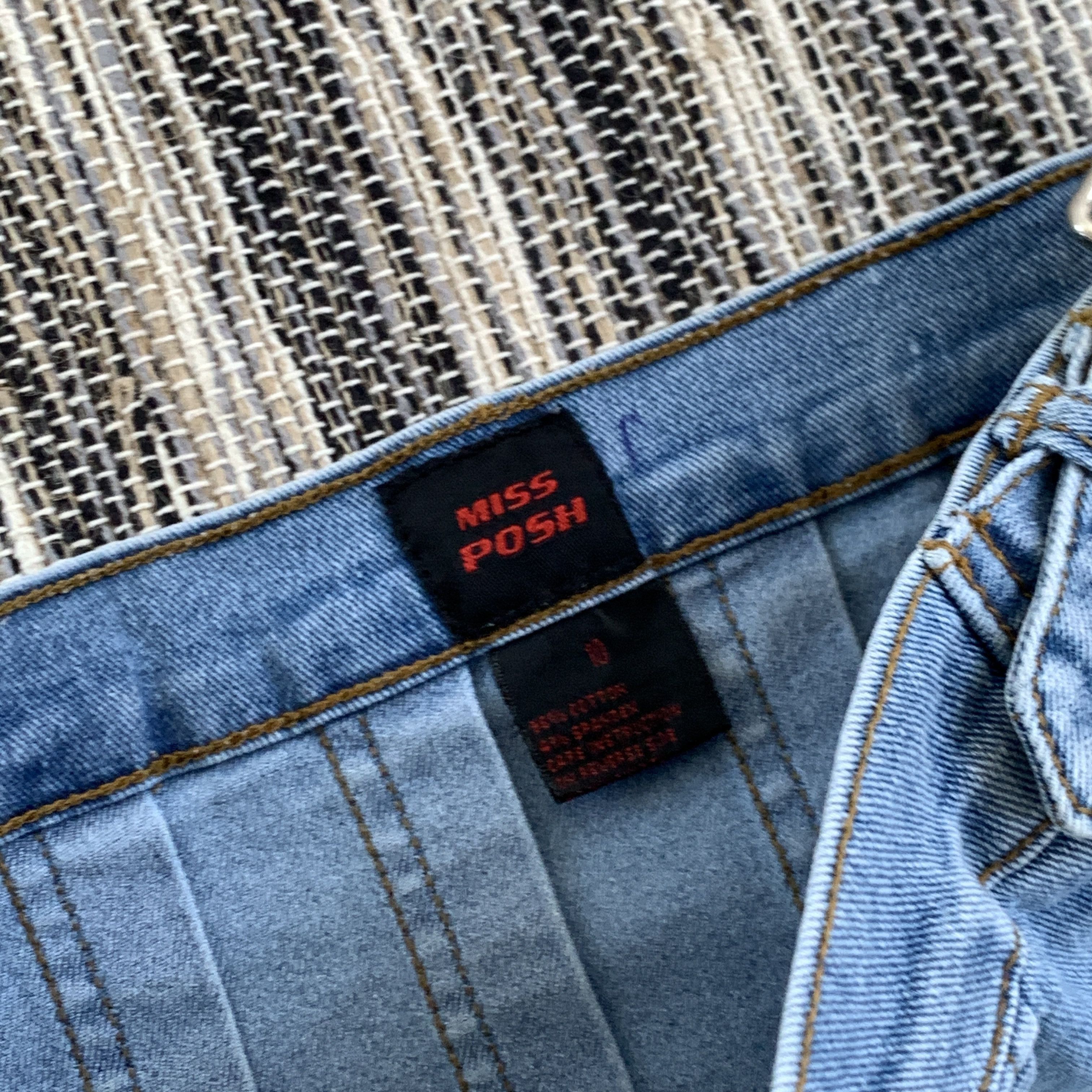 Japanese Brand Vintage Y2K Faded Women's Blue Denim Low Rise Mini Skirt Size 26" / US 2 / IT 38 - 7 Thumbnail