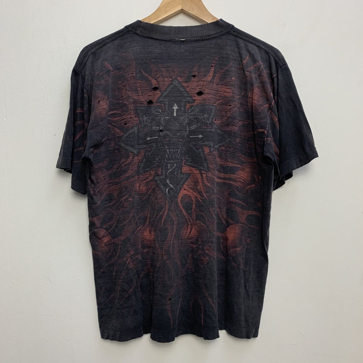 Japanese Brand Crazy Distressed Skull & Flame Tee True Vintage Style Size US L / EU 52-54 / 3 - 1 Thumbnail