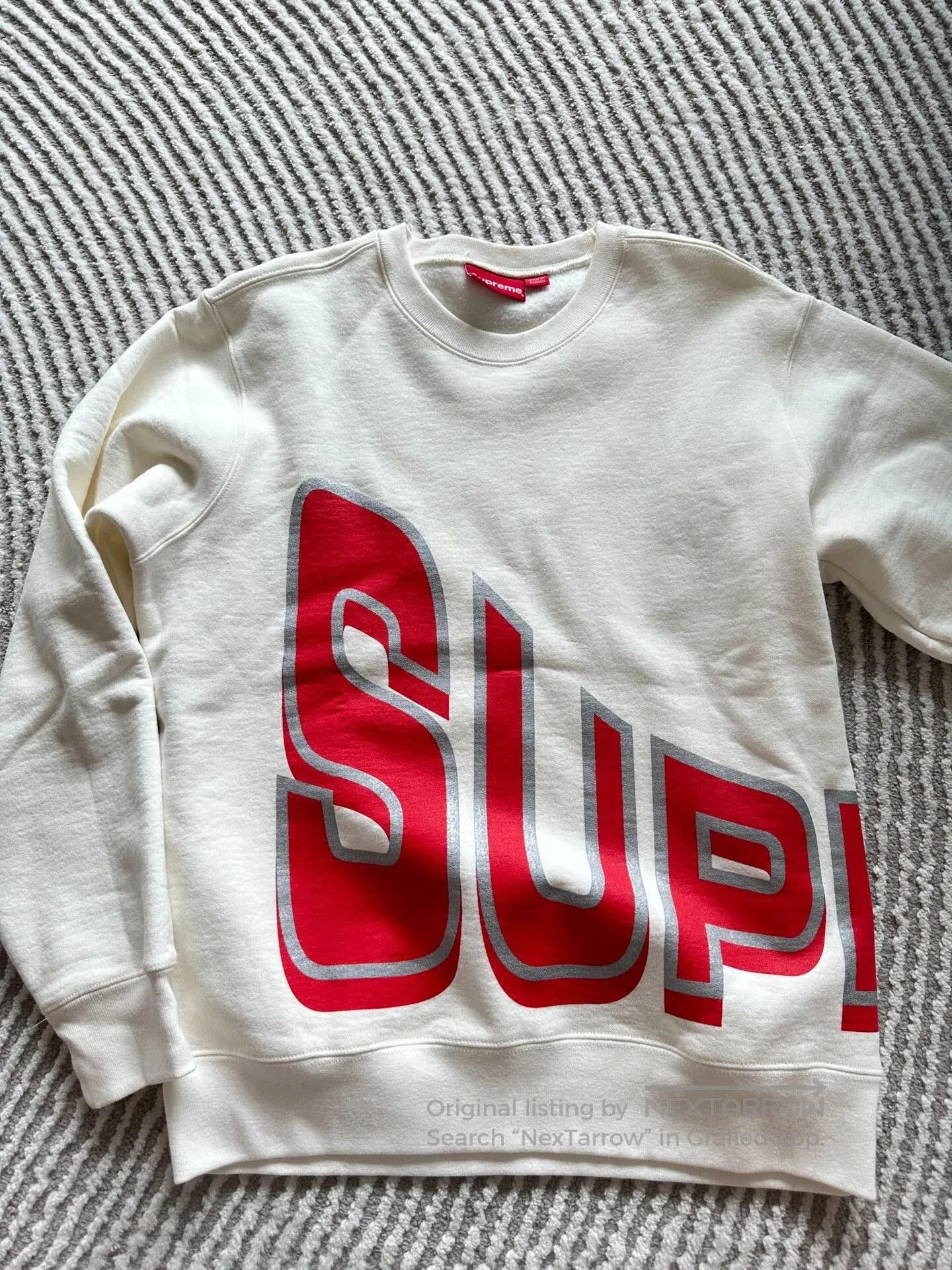 Supreme supreme sweatshirt in white with red logo. Size US M / EU 48-50 / 2 - 1 Thumbnail