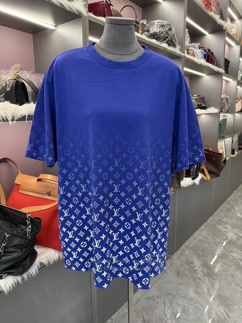 Louis Vuitton Louis Vuitton Blue gradient full logo half-sleeve T-shirt Size US XXL / EU 58 / 5 - 3 Thumbnail