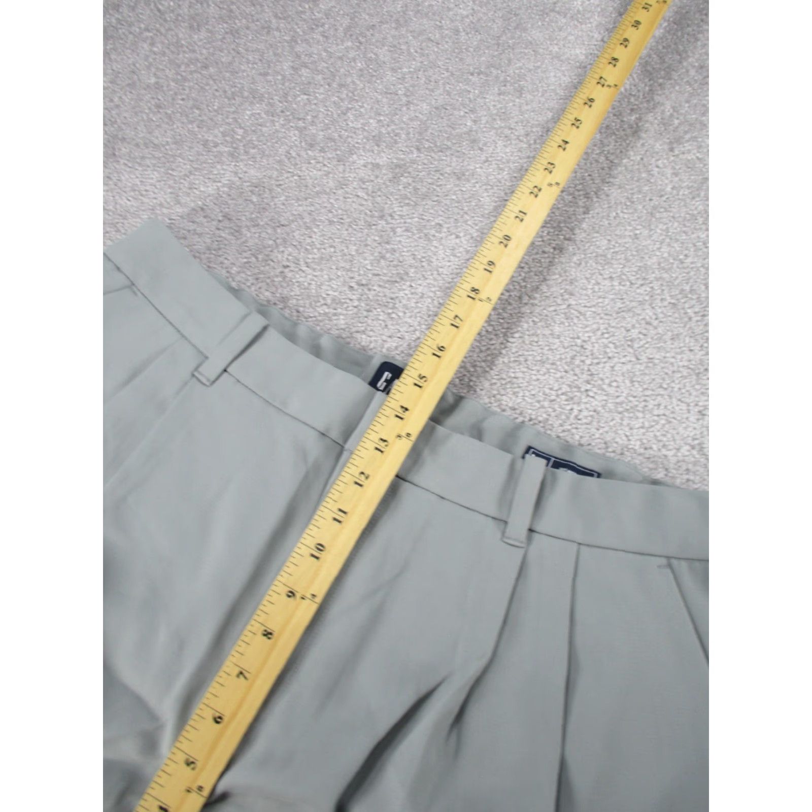 Gap VINTAGE Gap Shorts Womens XL 365 High Rise Gray Pleated Front NEW Size 40" / US 18 - 7 Thumbnail