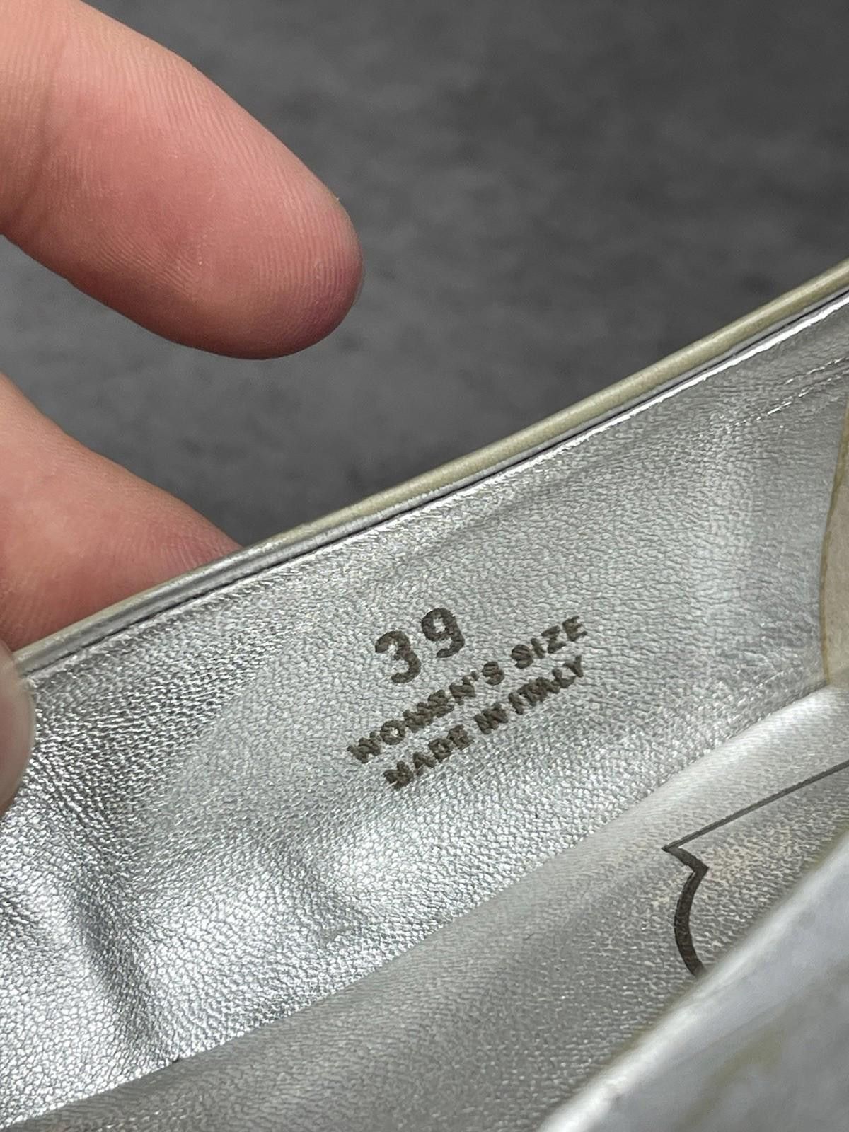 Other Roger Vivier Gommette Love Flats Womens Size 8 (39) Silver Size US 8 / IT 38 - 9 Thumbnail