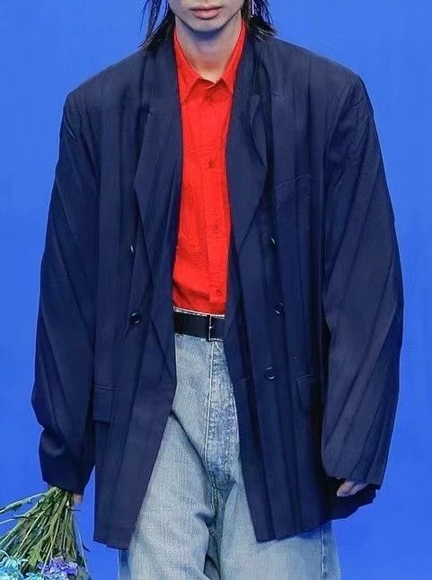 Balenciaga Balenciaga size 34 Shoulder-padded ruffled wool suit jacket Size US S / EU 44-46 / 1 - 5 Thumbnail