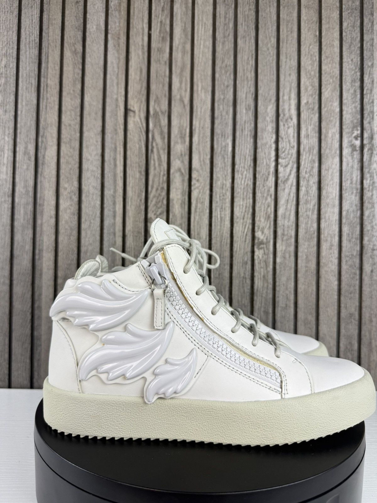 Giuseppe Zanotti 2000s Kanye west Giuseppe Zanotti Triple Wing White sz 40 Size US 7.5 / EU 40-41 - 4 Thumbnail