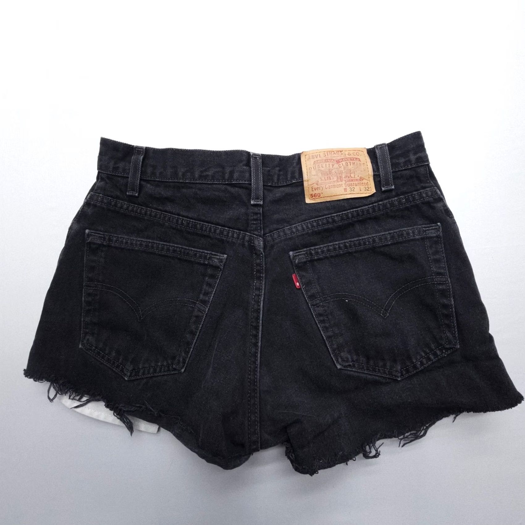 Levi's VINTAGE Levi's 560 Cut-Off Shorts Shirt Women's Black Denim 90s Size 32 Size 24" / US 00 / IT 34 - 2 Thumbnail