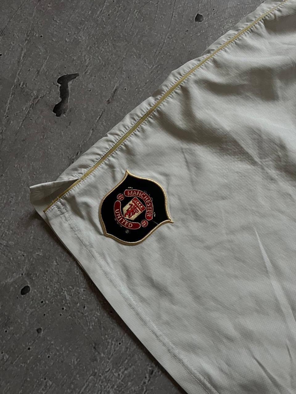 Nike Rare Shorts Vintage Nike Manchester United White Size S Size US 32 / EU 48 - 3 Thumbnail