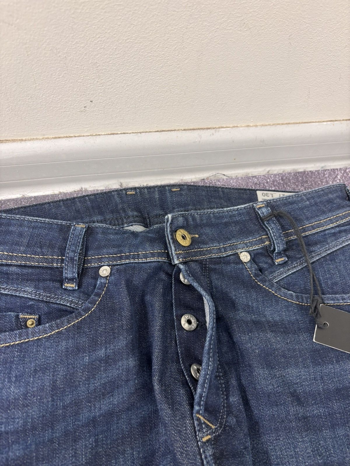 Diesel Diesel Iakop NWT Men’s Regular Slim Tapered Denim Jeans Size US 27 - 10 Thumbnail