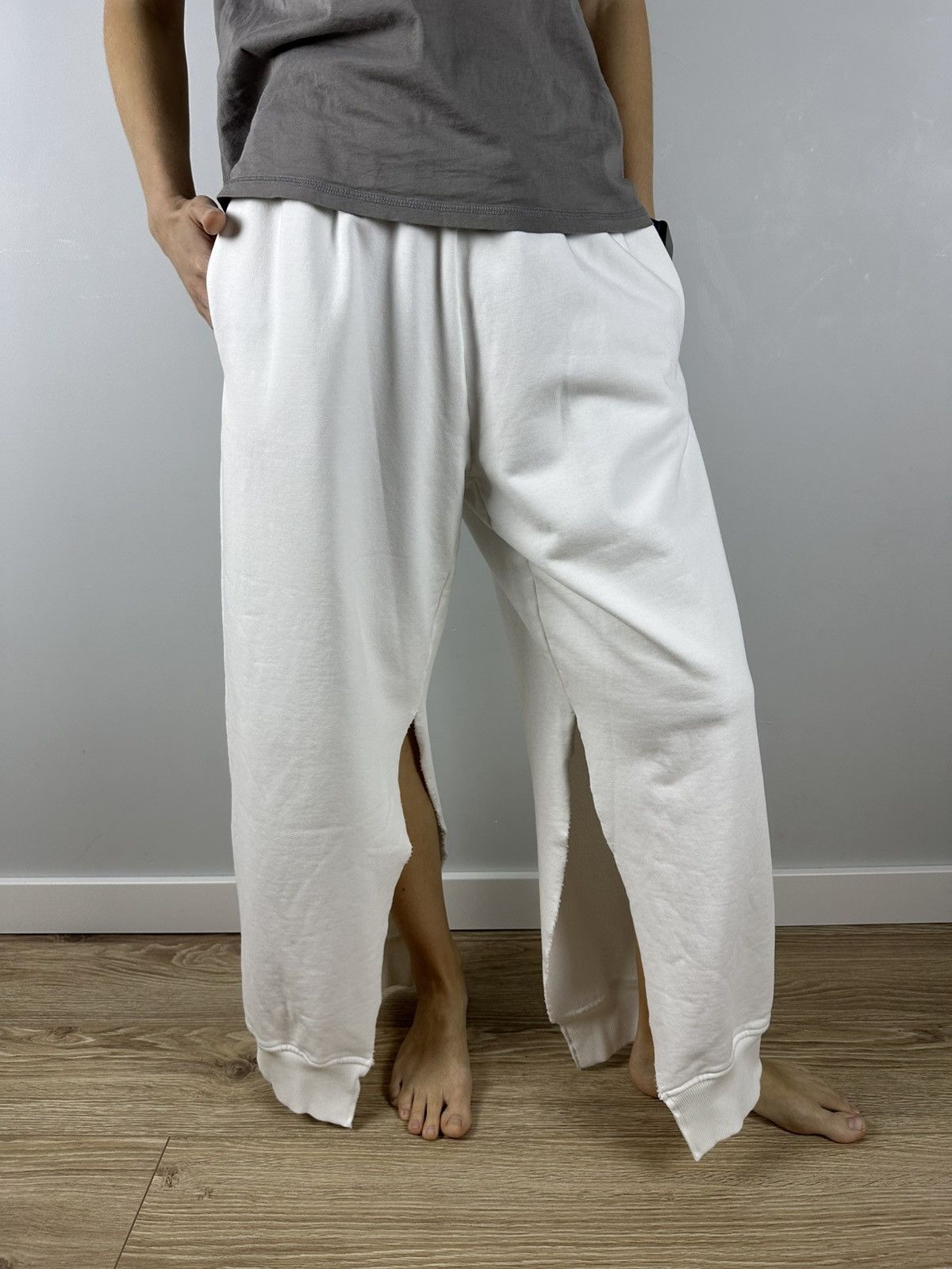 Maison Margiela Rare MM6 Maison Margiela Easy Wide Sweat Pants White Size 26" / US 2 / IT 38 - 9 Thumbnail