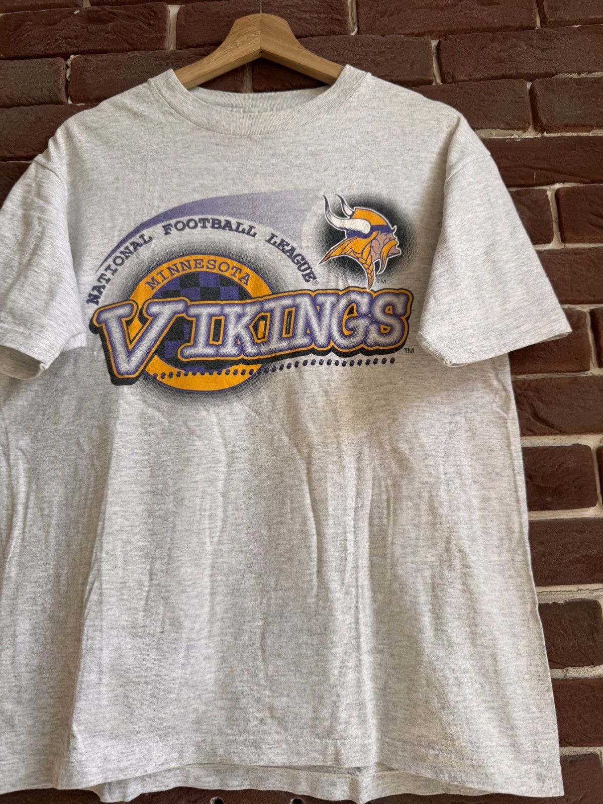 NFL Vintage Minnesota Vikings Tee 90s NFL NHL NBA HYPE STREETWEA Size US L / EU 52-54 / 3 - 4 Thumbnail