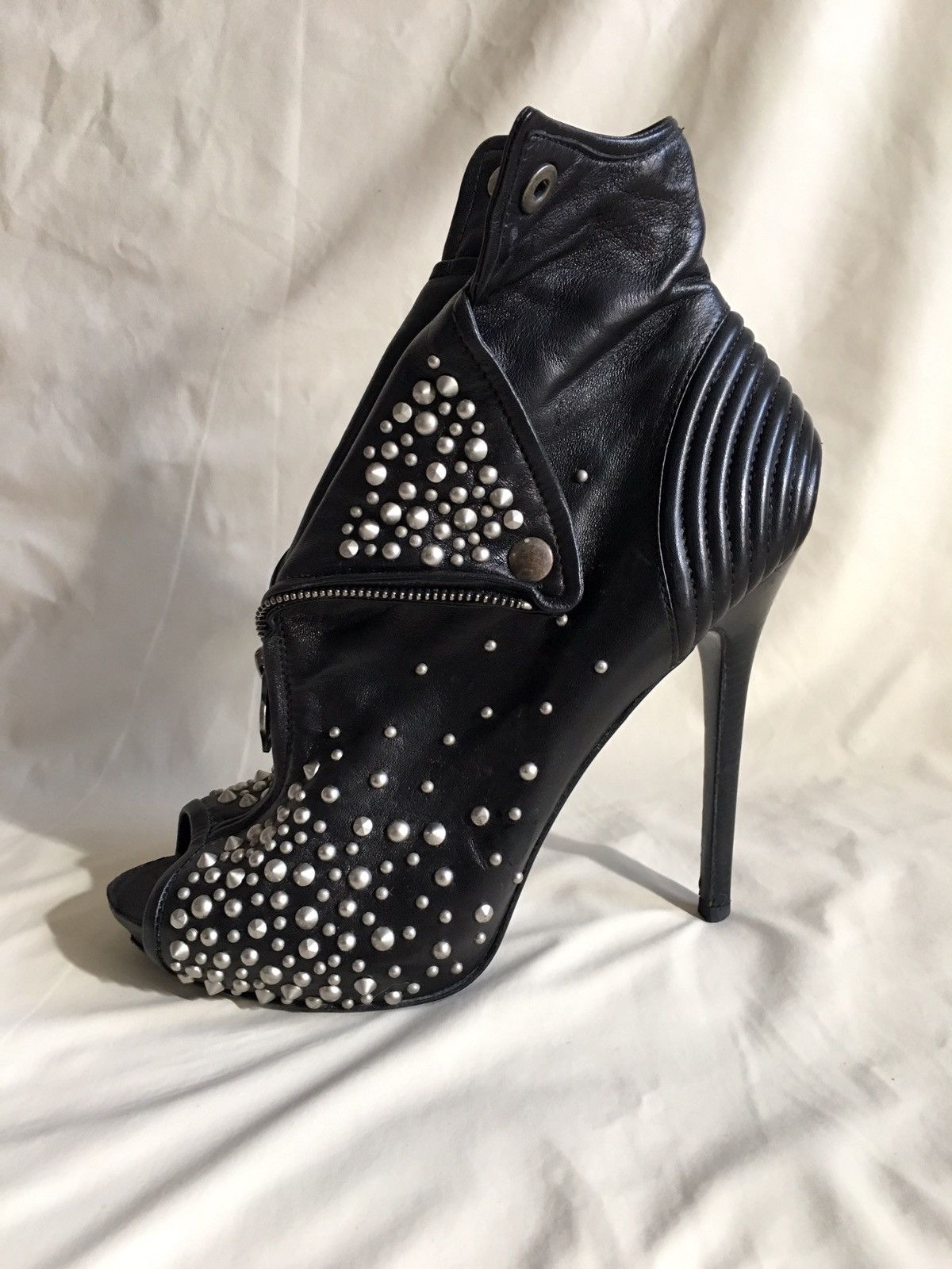 Alexander McQueen Alexander McQueen Leather Studded Faithful Skull Ankle Boots Size US 11 / IT 41 - 5 Thumbnail