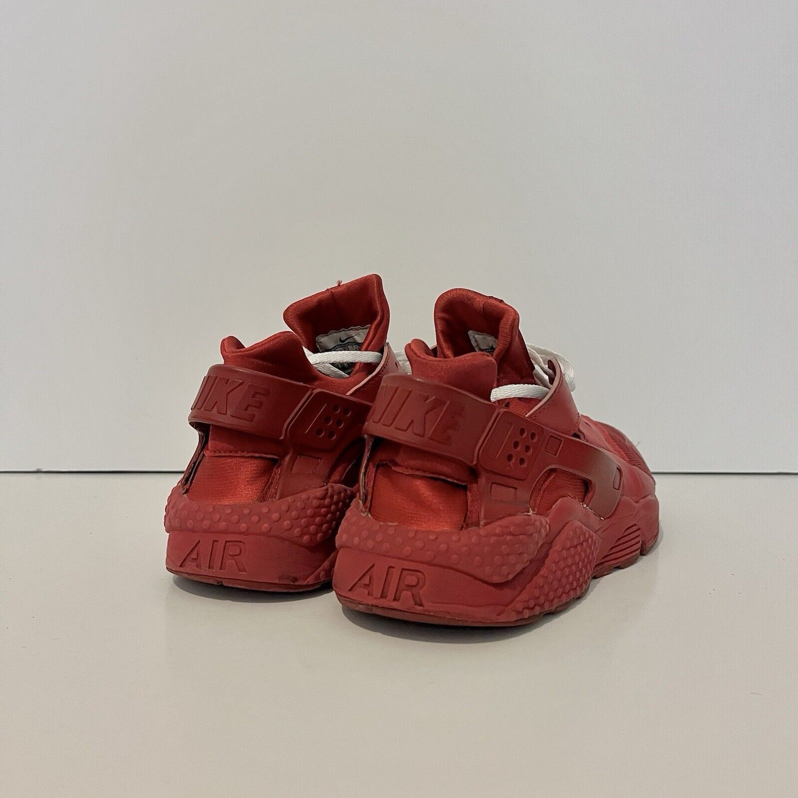 Nike 2015 Nike Air Huarache Triple Red 318429 660 Rare VTG Sz 9.5 Size US 9.5 / EU 42-43 - 4 Thumbnail