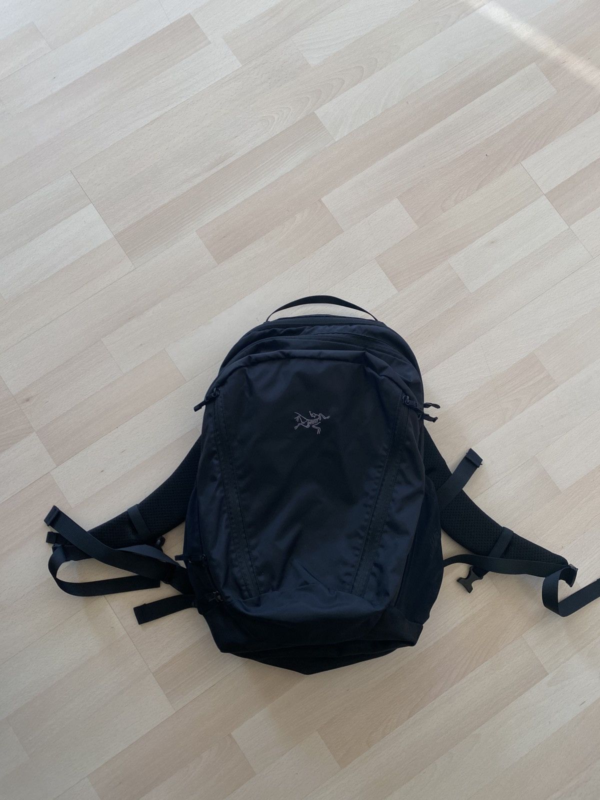 Arc'teryx Arc’teryx Waterproof Metal Back Backpack Size ONE SIZE - 1 Thumbnail