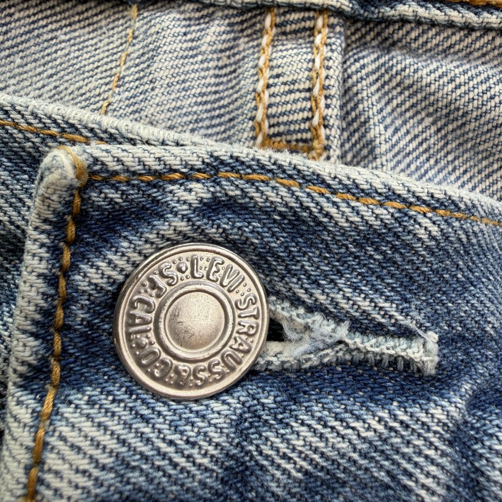 Levi's Vintage Levis 501 Jeans 38 Light Wash Distressed Faded Baggy Size US 38 / EU 54 - 7 Thumbnail