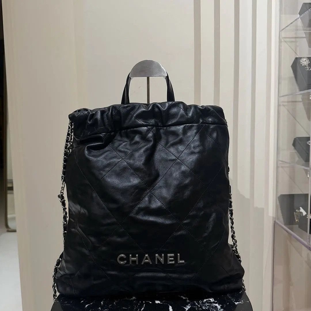 Chanel Quilted Leather 22 Tote Bag Size One Size in Black, Women's
