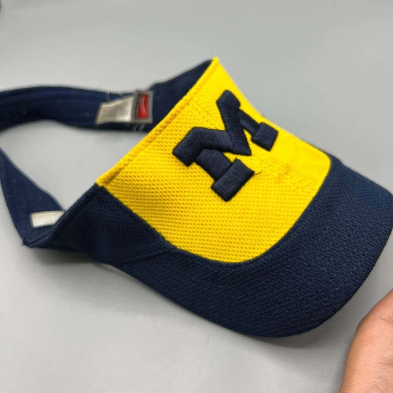 Nike Michigan Wolverines Visor Dri-Fit Hat M Embroidered Fitted Size ONE SIZE - 4 Thumbnail