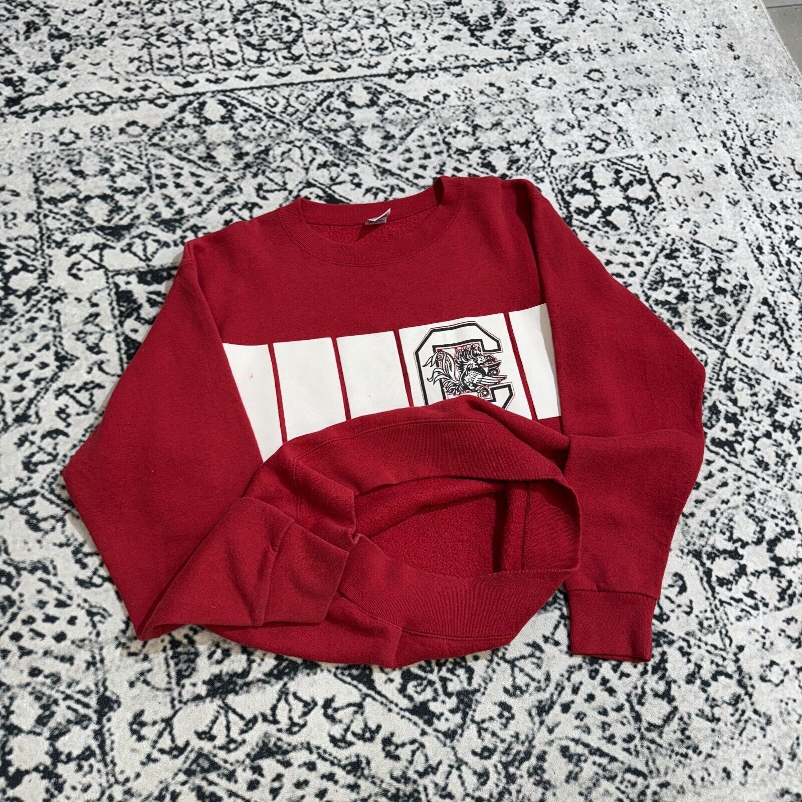 Vintage Vintage Unisex Red White Cotton Crewneck Size L Made in USA Size US L / EU 52-54 / 3 - 10 Thumbnail