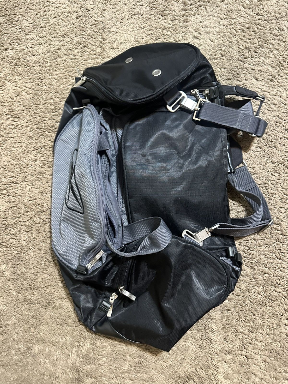 Reebok Vintage Reebok “triple black” duffel bag 00s Size ONE SIZE - 4 Thumbnail