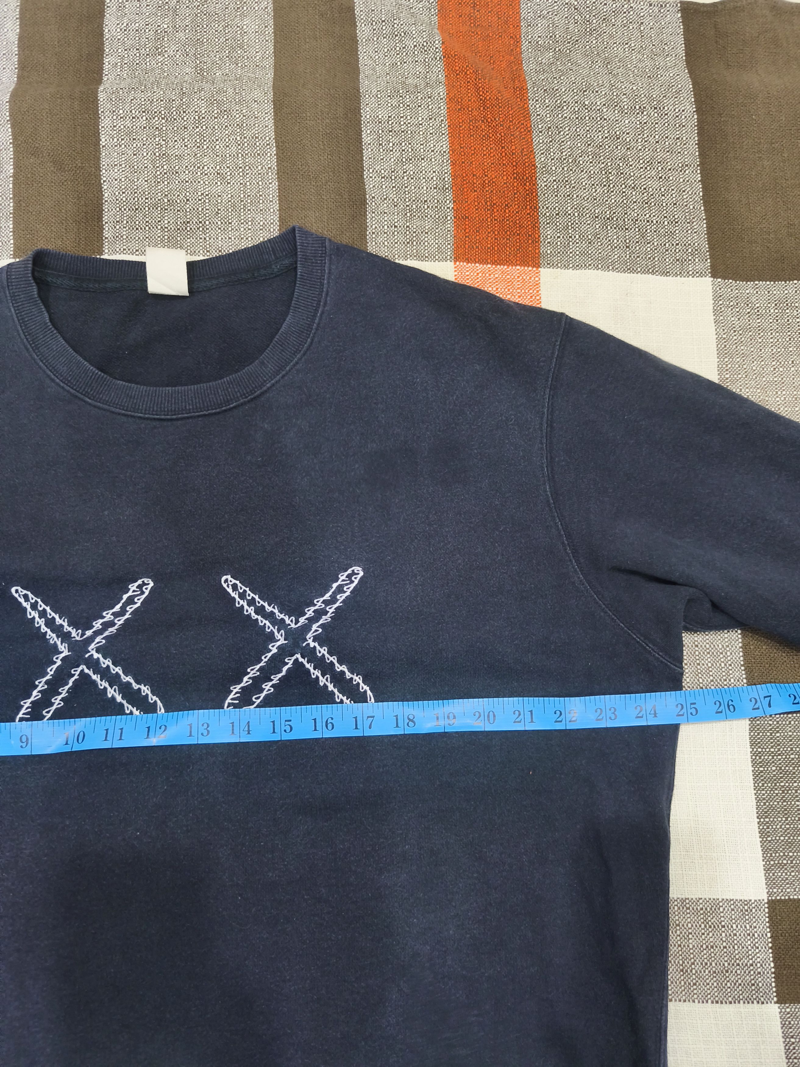 Kaws × Uniqlo UT x KAWS black sweatshirt XL Size US XL / EU 56 / 4 - 11 Thumbnail