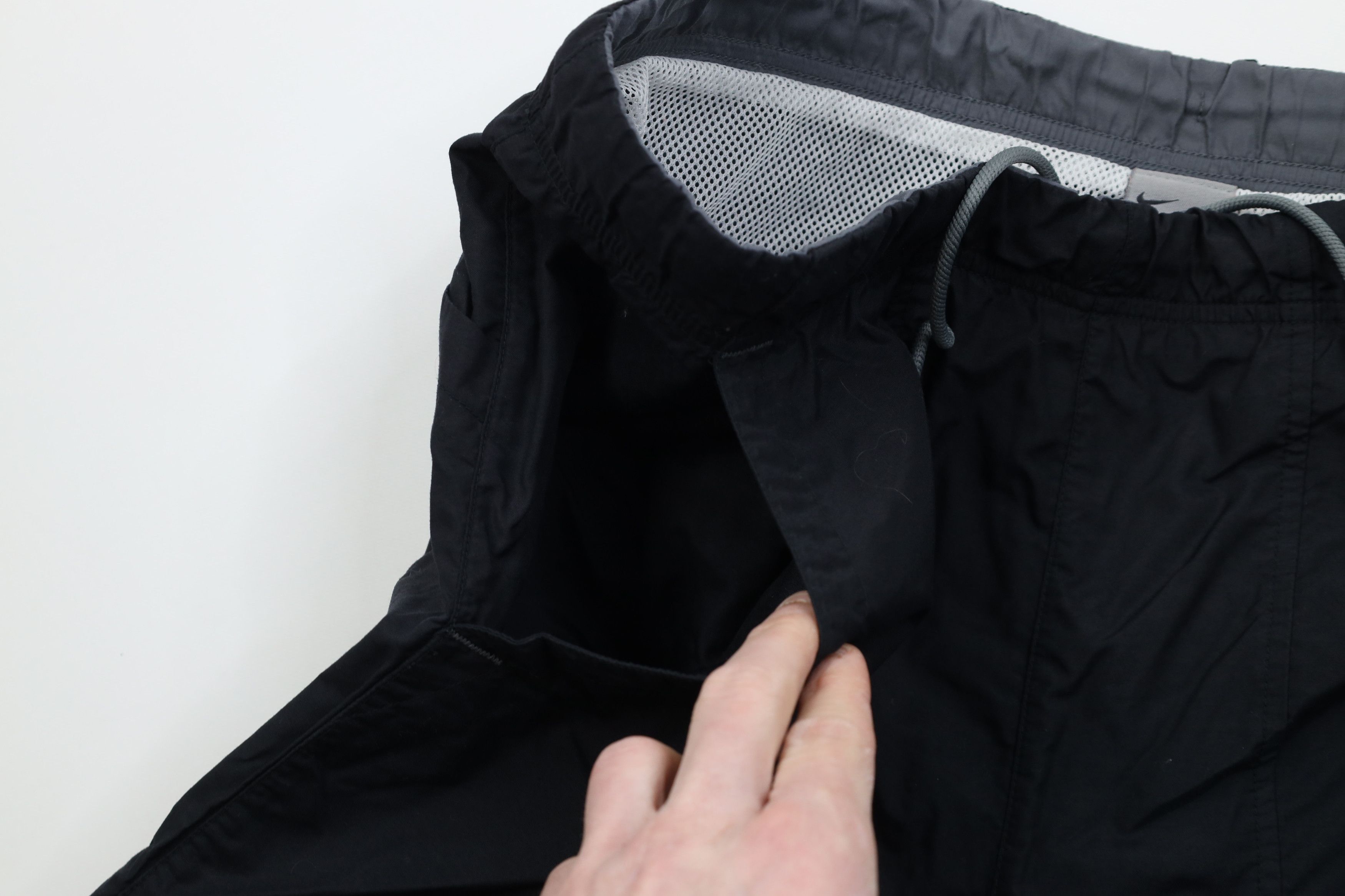 Nike Vintage Nike Scott Mini Swoosh Lined Big Pocket Shorts Black Size US 36 / EU 52 - 6 Thumbnail