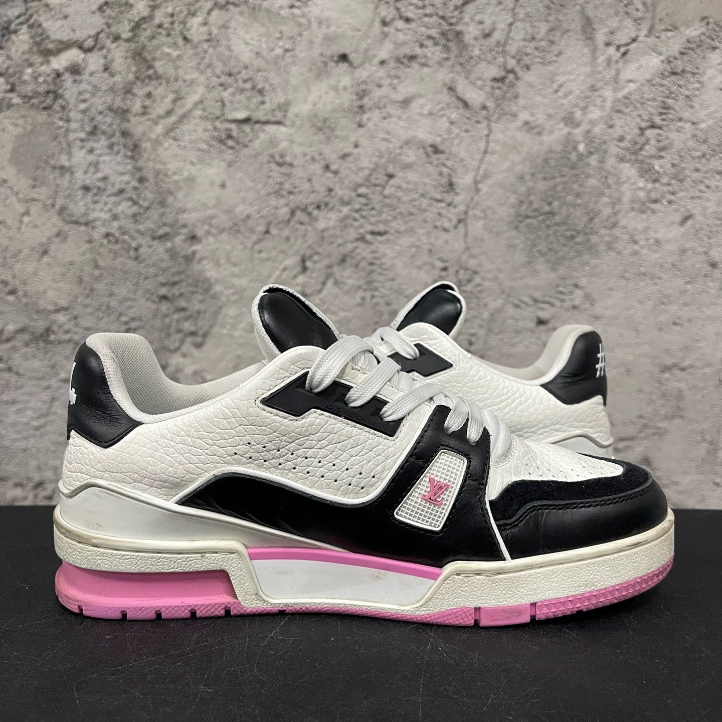 Louis Vuitton Louis Vuitton Trainer Black and Pink Size 37 Size US 6 / IT 36 - 4 Thumbnail