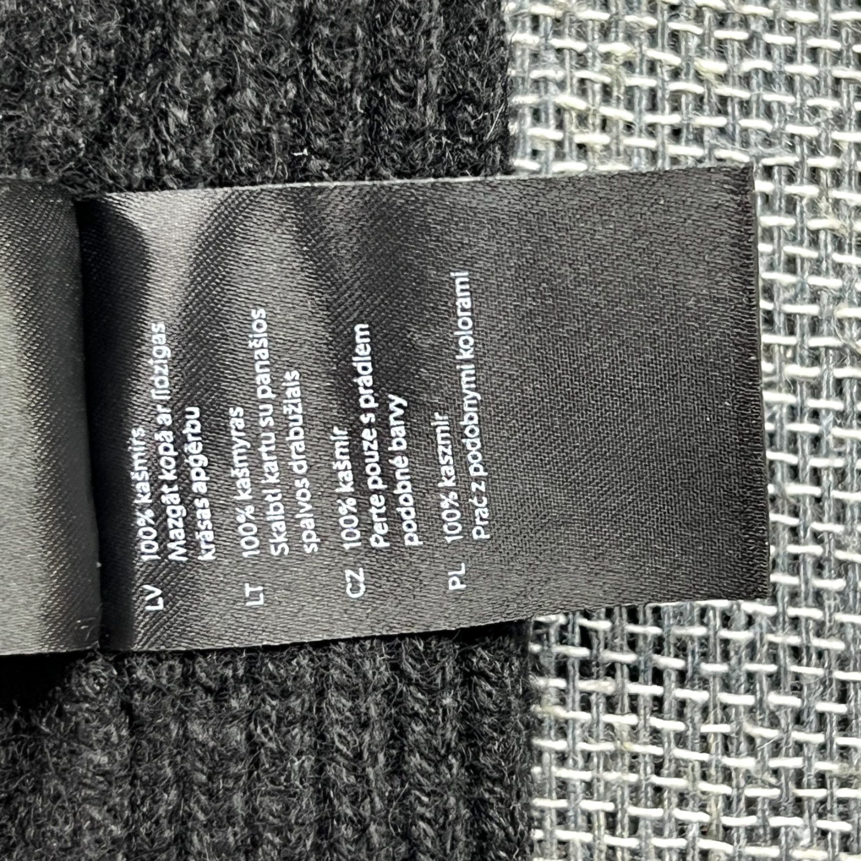Vintage Lindex Beanie Hat Womens 100% Pure Cashmere One Size Black Ribbon Roll-up Knit Beanie Womens Mens? Size ONE SIZE - 6 Thumbnail