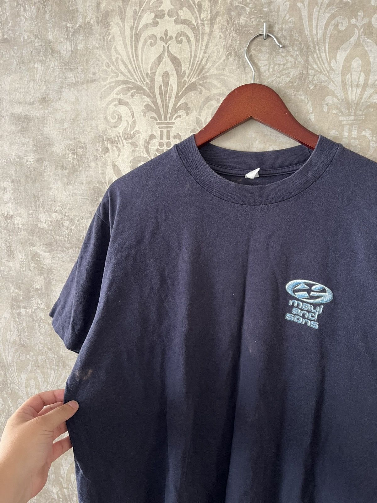 Vintage Vintage Maui and Sons Shark Graphic Tee Hawaii Surf Skate Size US L / EU 52-54 / 3 - 9 Thumbnail