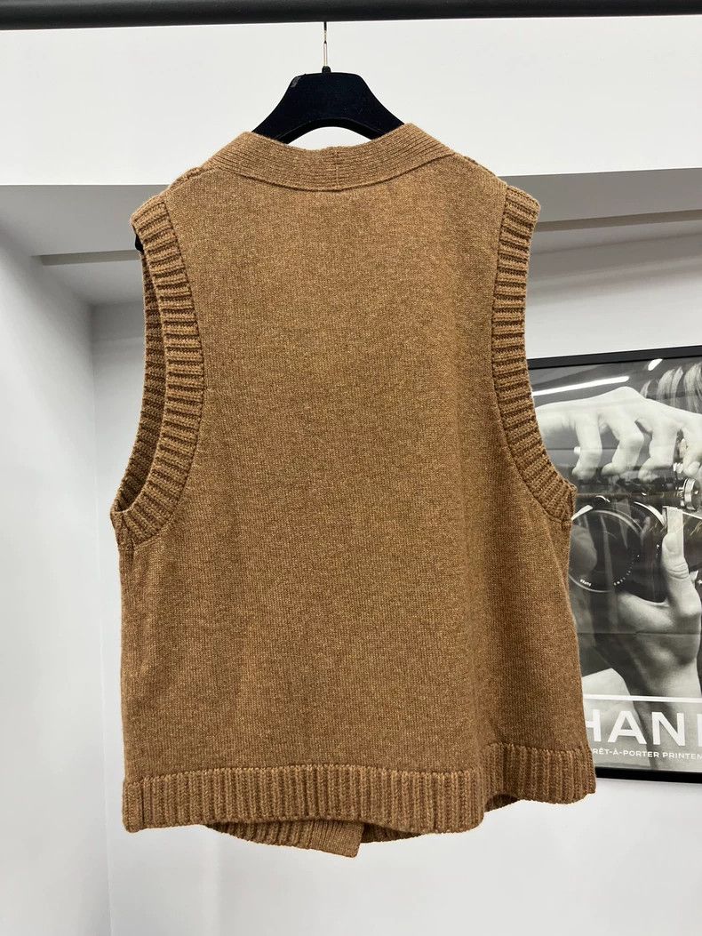 Chanel Chanel 24A brown V-neck knitted vest Size XS / US 0-2 / IT 36-38 - 3 Thumbnail