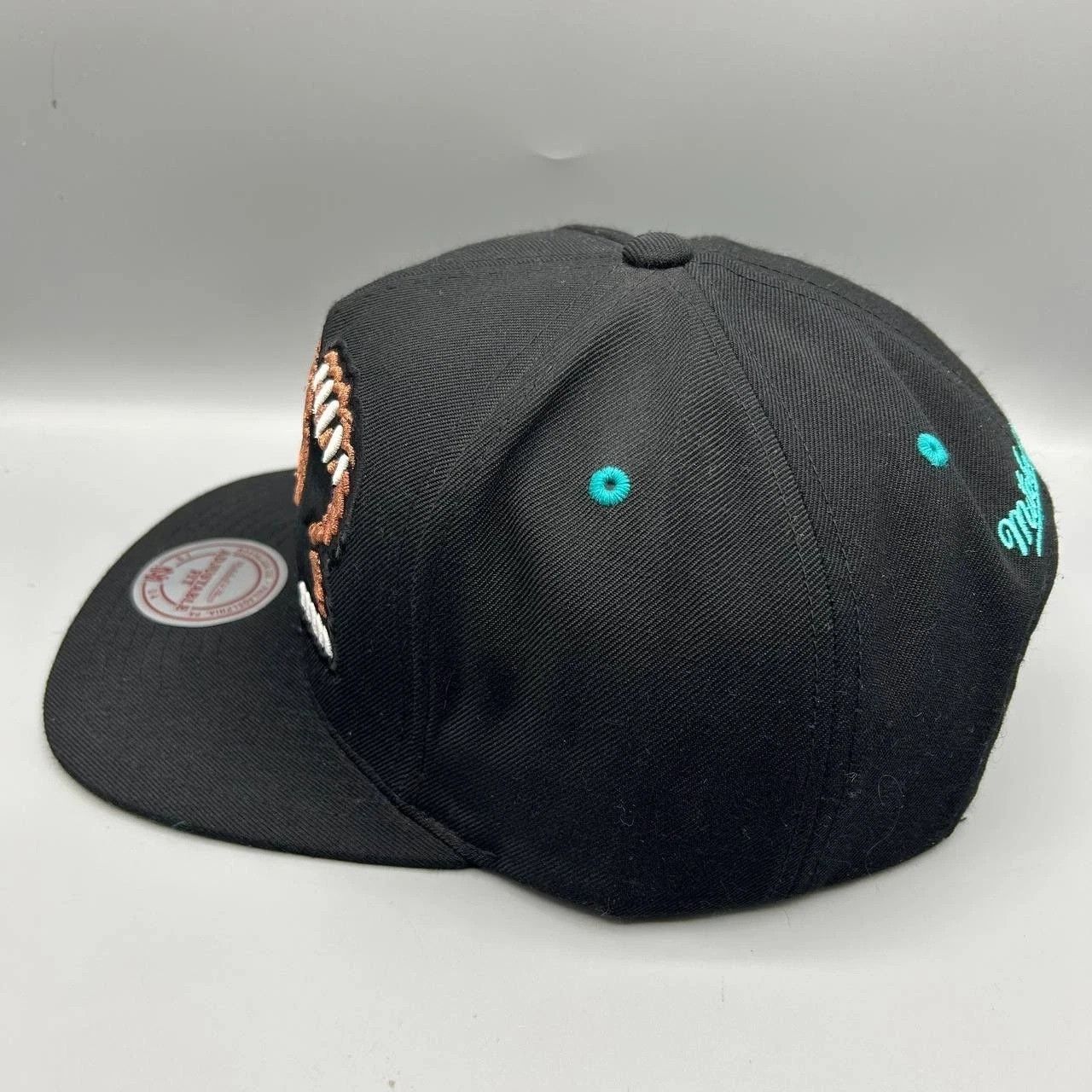 Mitchell & Ness Vancouver Grizzlies Hat Men Snap Back Cap Hardwood Classics Size ONE SIZE - 7 Thumbnail