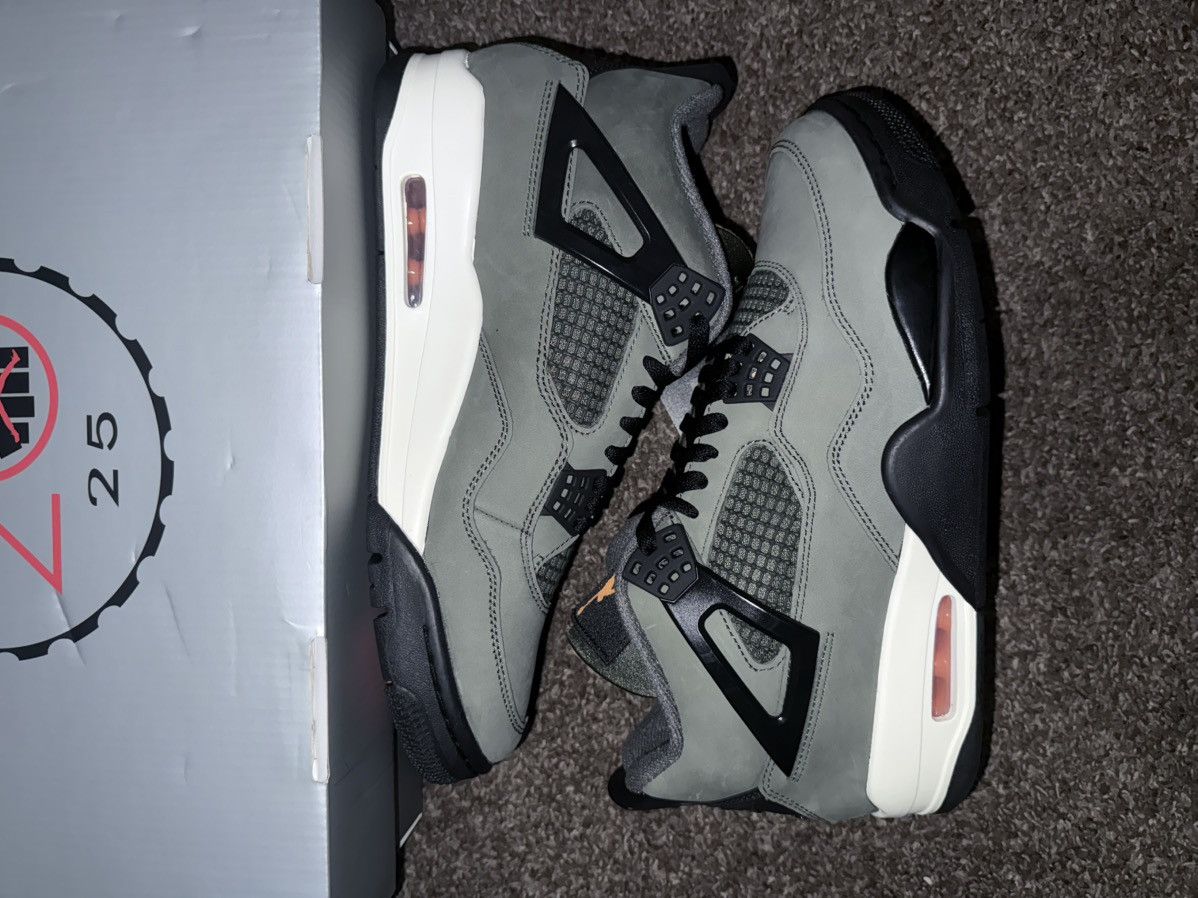 Jordan Brand × Undefeated The Jordan 4 Retro OG SP Undefeated (2025) Size US 10 / EU 43 - 4 Thumbnail