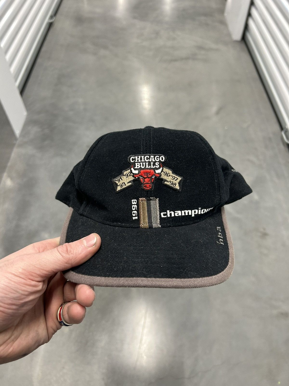 Logo 7 × NBA × Vintage Vintage Chicago Bulls 1998 NBA Champions black snapback hat Size ONE SIZE - 1 Thumbnail