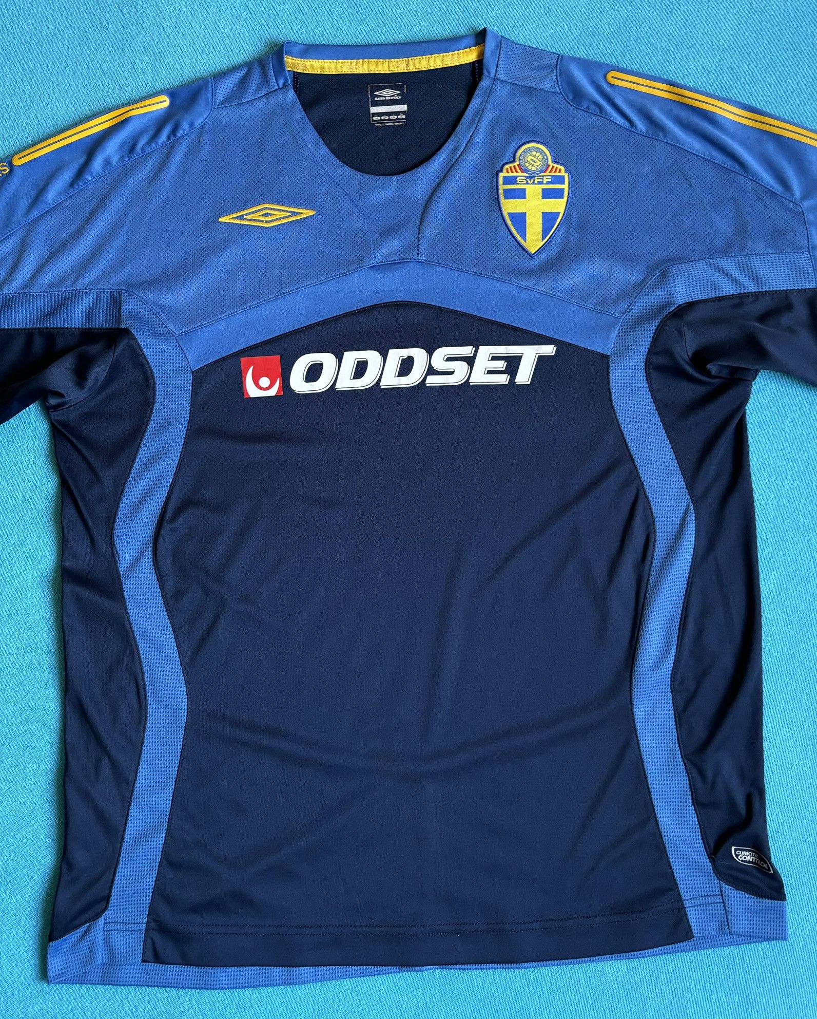 Umbro Sweden 2008 Umbro Oddset Training Jersey size. L Size US L / EU 52-54 / 3 - 6 Thumbnail