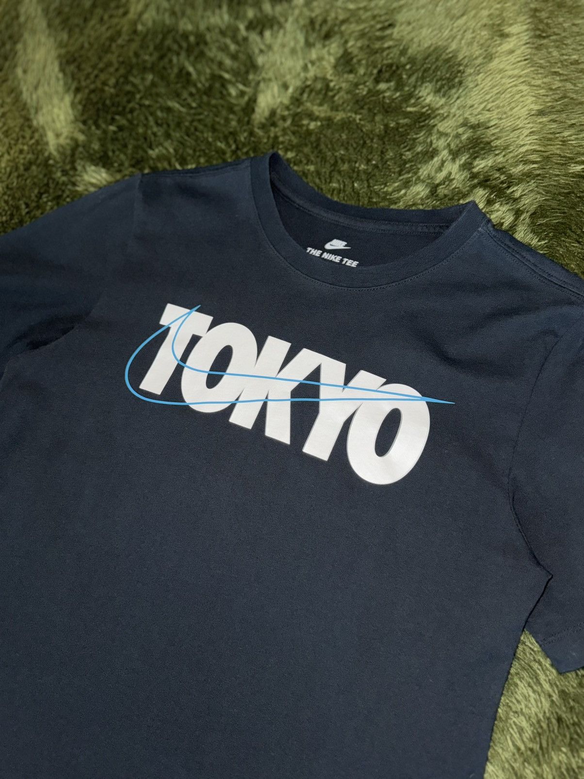 Nike [M] Nike Tokyo Textured Swoosh Logo T-Shirt Navy Size US M / EU 48-50 / 2 - 2 Thumbnail