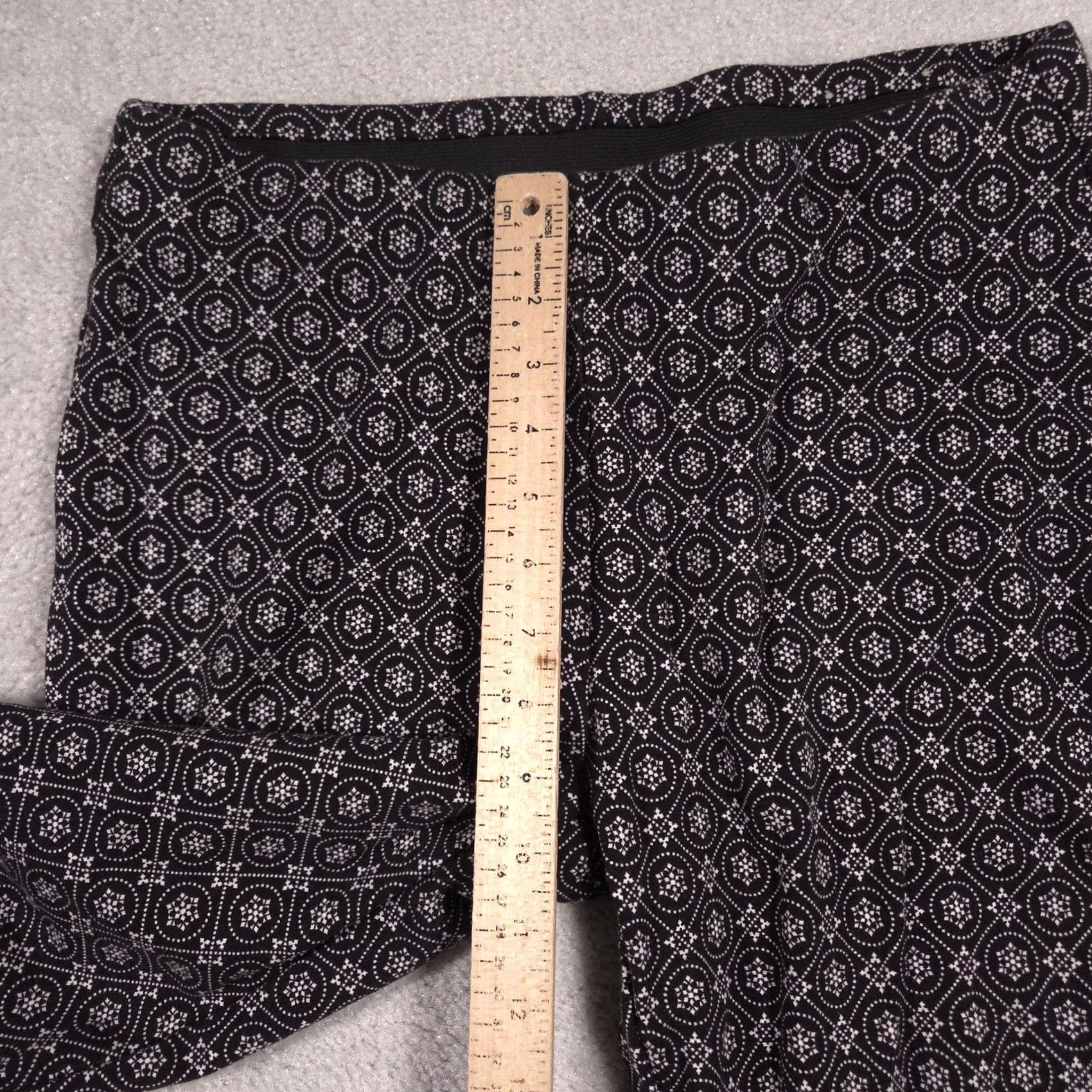 Vintage Chico'S Womens Ponte Skinny Crop Pull On Stretch Black Geometric Pants Size 30" / US 8 / IT 44 - 6 Thumbnail