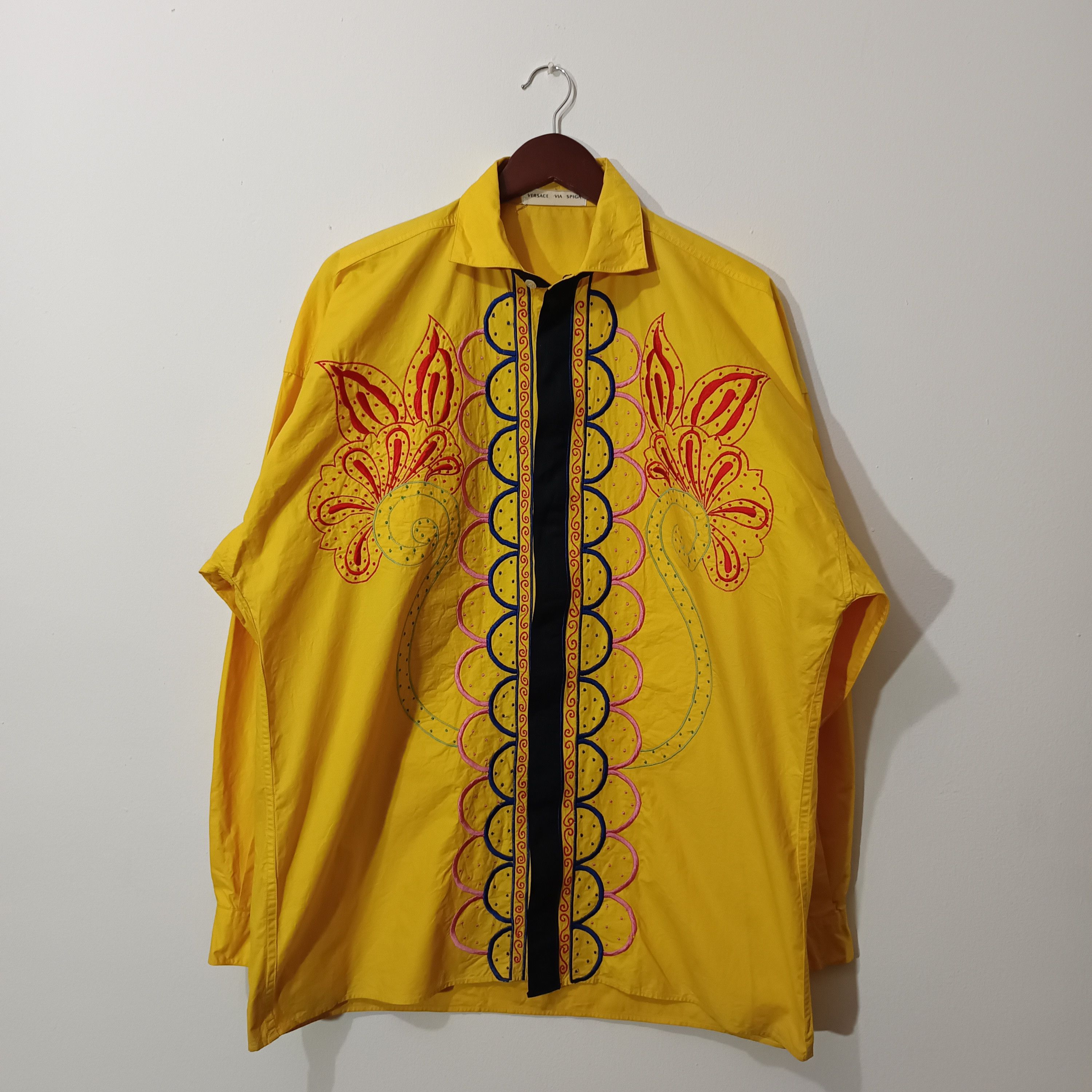Versace Vintage Versace Via Spiga Embroidered Yellow Shirt Size US XL / EU 56 / 4 - 1 Thumbnail