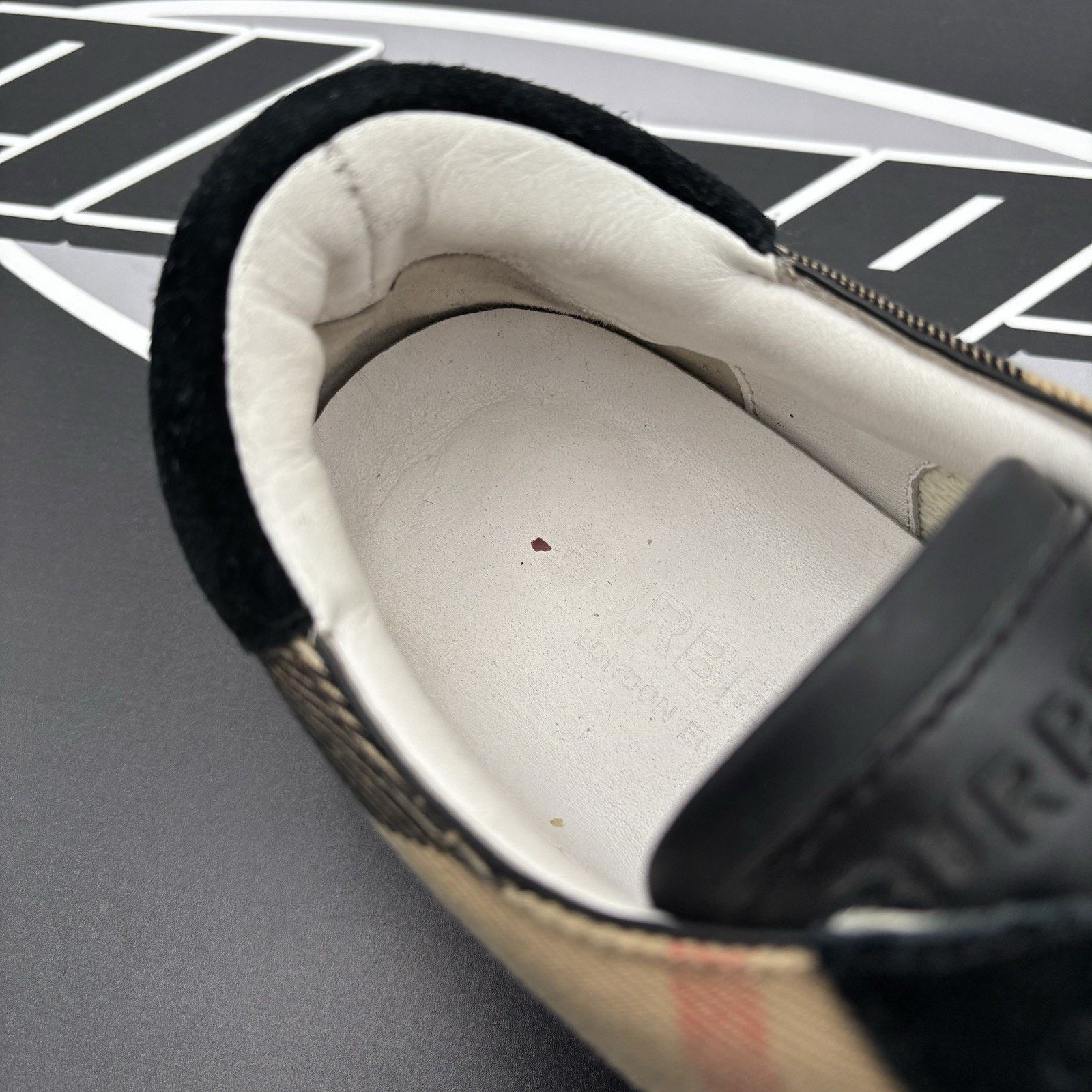 Burberry Burberry House Check ' Black Archive Beige White ' | GREAT! Size US 9 / EU 42 - 16 Thumbnail