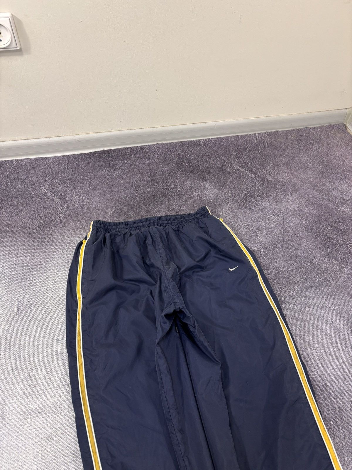 Nike Vintage Nike Y2K Navy Blue Nylon Track Pants Size US 32 / EU 48 - 7 Thumbnail