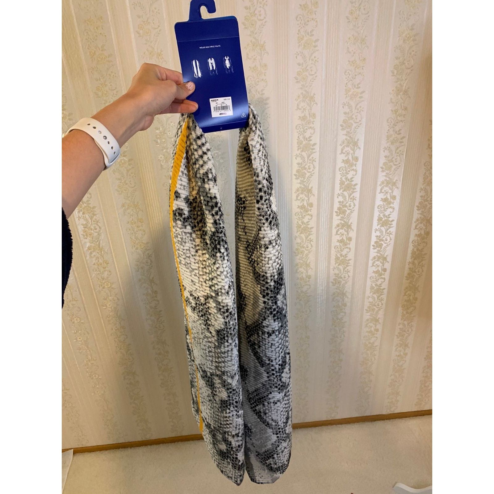 Other Fashion Scarf (NEW) Size ONE SIZE - 3 Thumbnail