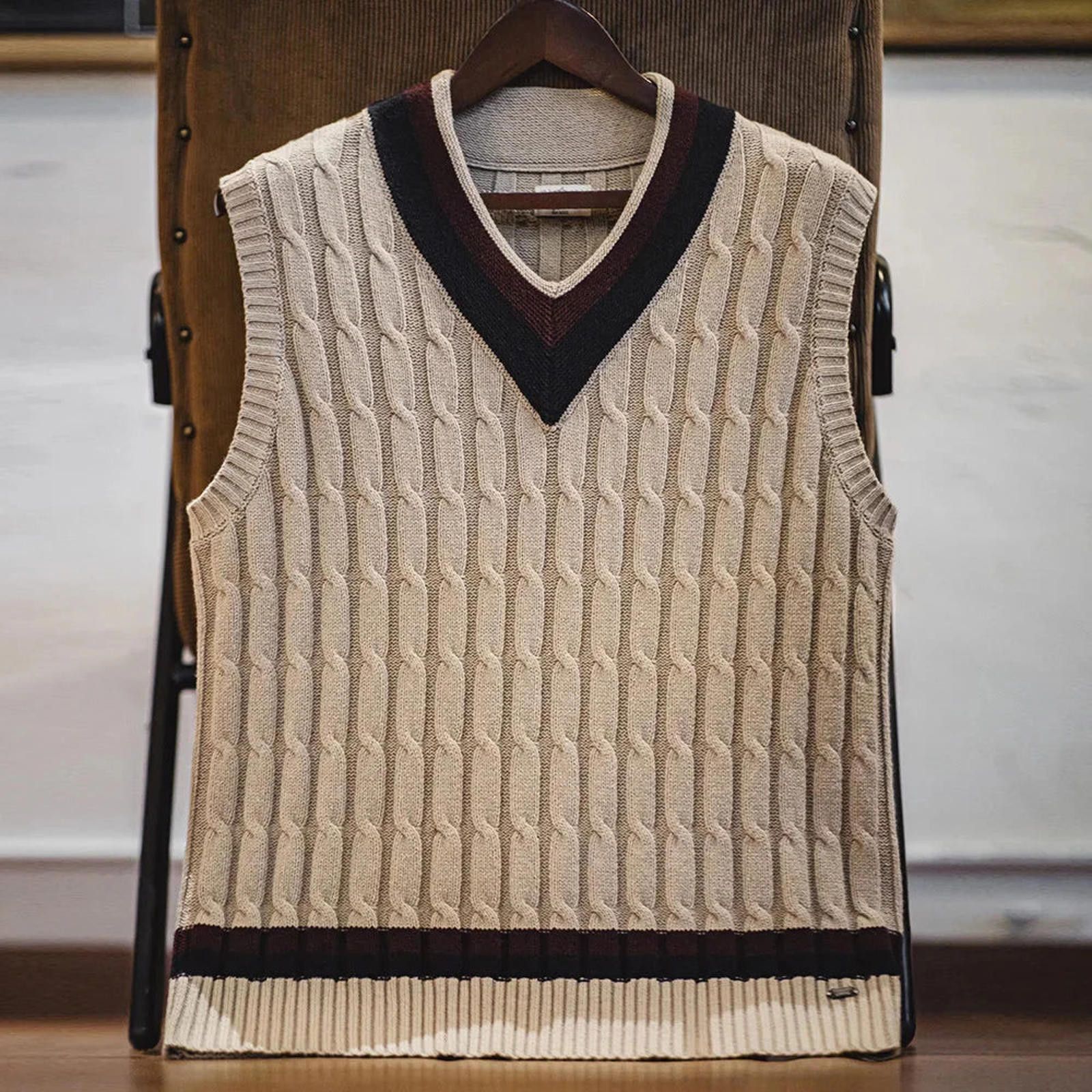 Vintage Retro Style V-Neck Sweater Vest Size US M / EU 48-50 / 2 - 5 Thumbnail