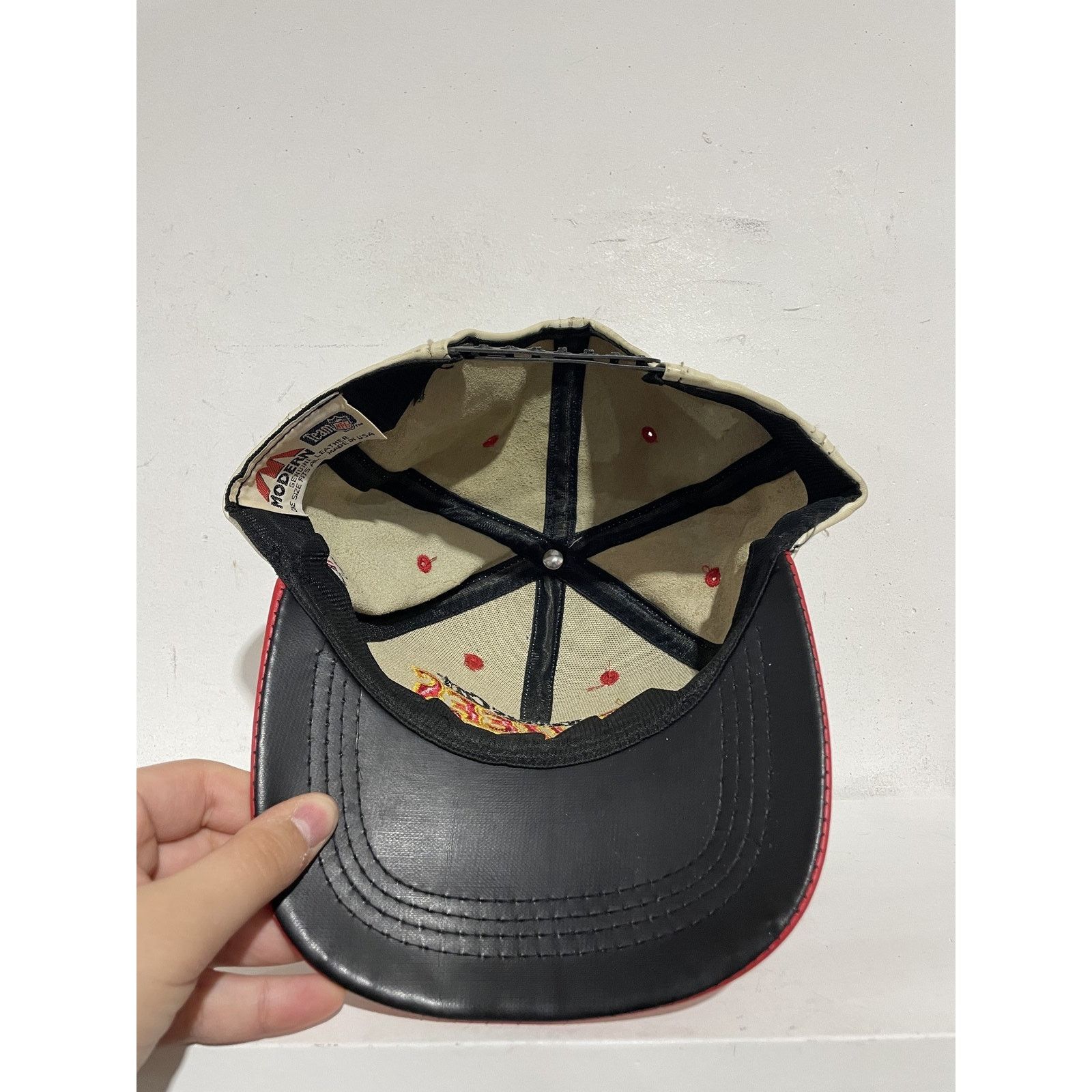 Other VINTAGE 90'S LEATHER KANSAS CITY CHIEFS SNAPBACK Size ONE SIZE - 9 Thumbnail