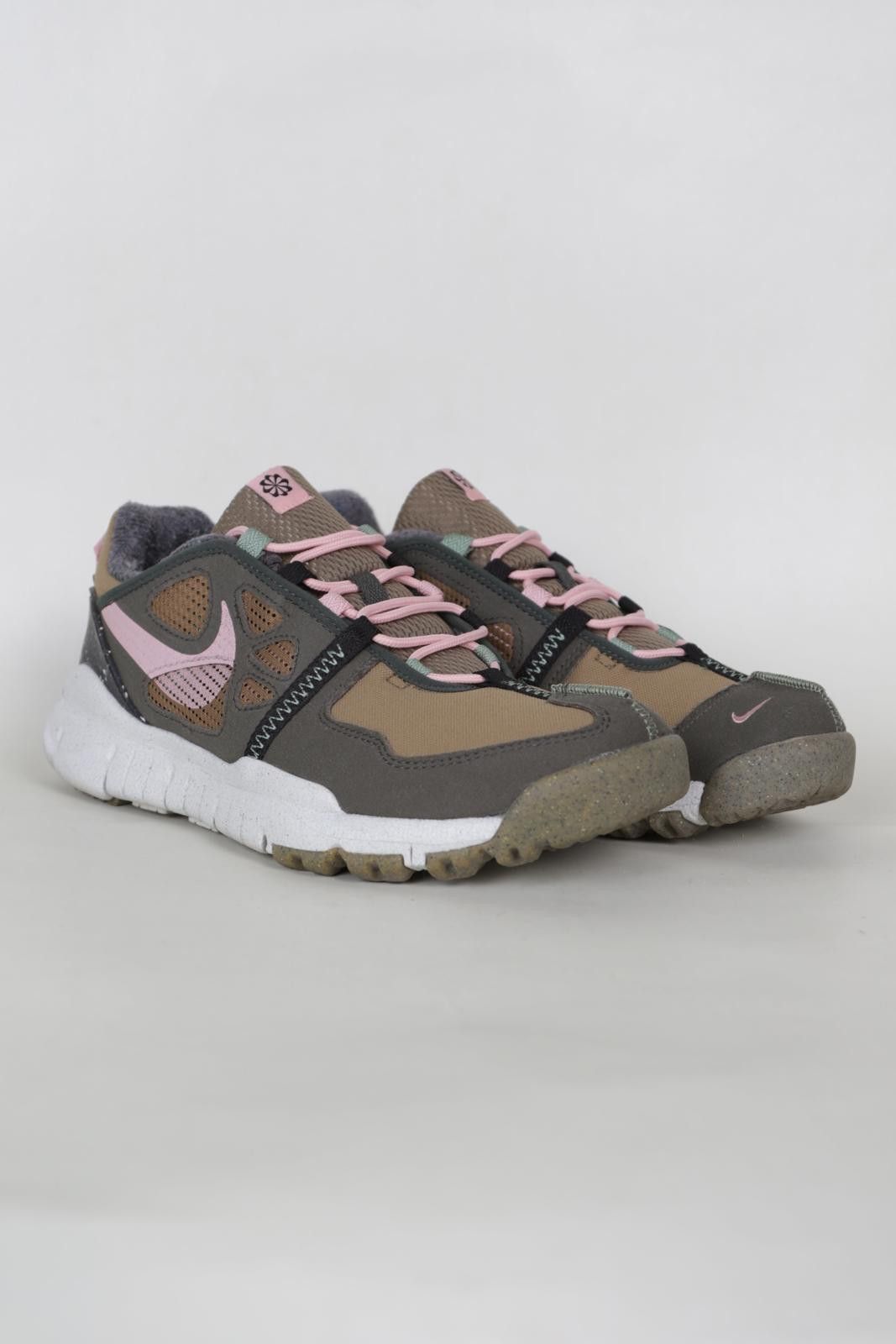 Nike 2021' Nike Free Terra Vista Low-Top Sneakers Size US 9 / EU 42 - 1 Thumbnail