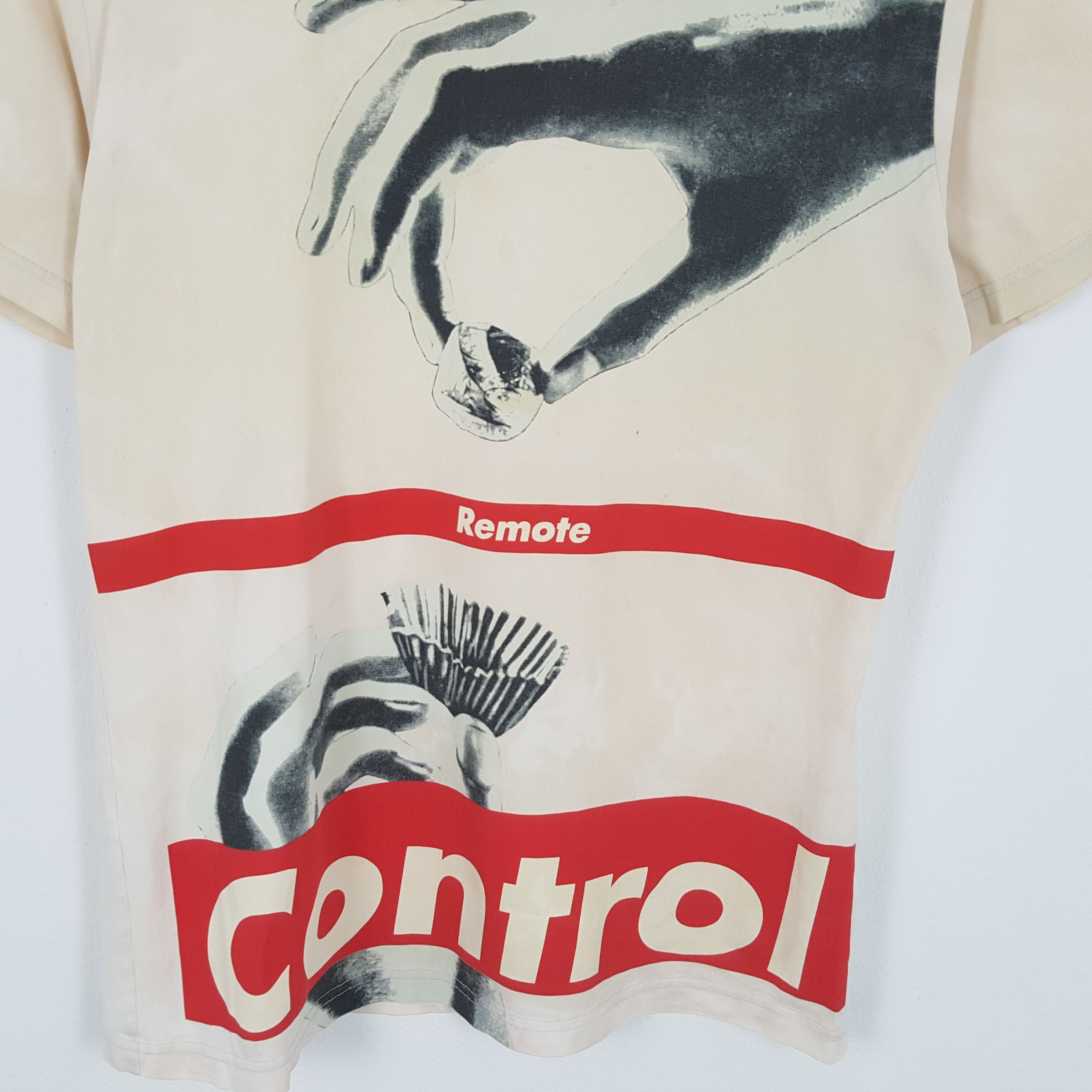 Barbara Kruger × Japanese Brand × Vintage BARBARA KRUGER X Uniqlo Streetwear Style Tshirt Size US L / EU 52-54 / 3 - 2 Thumbnail