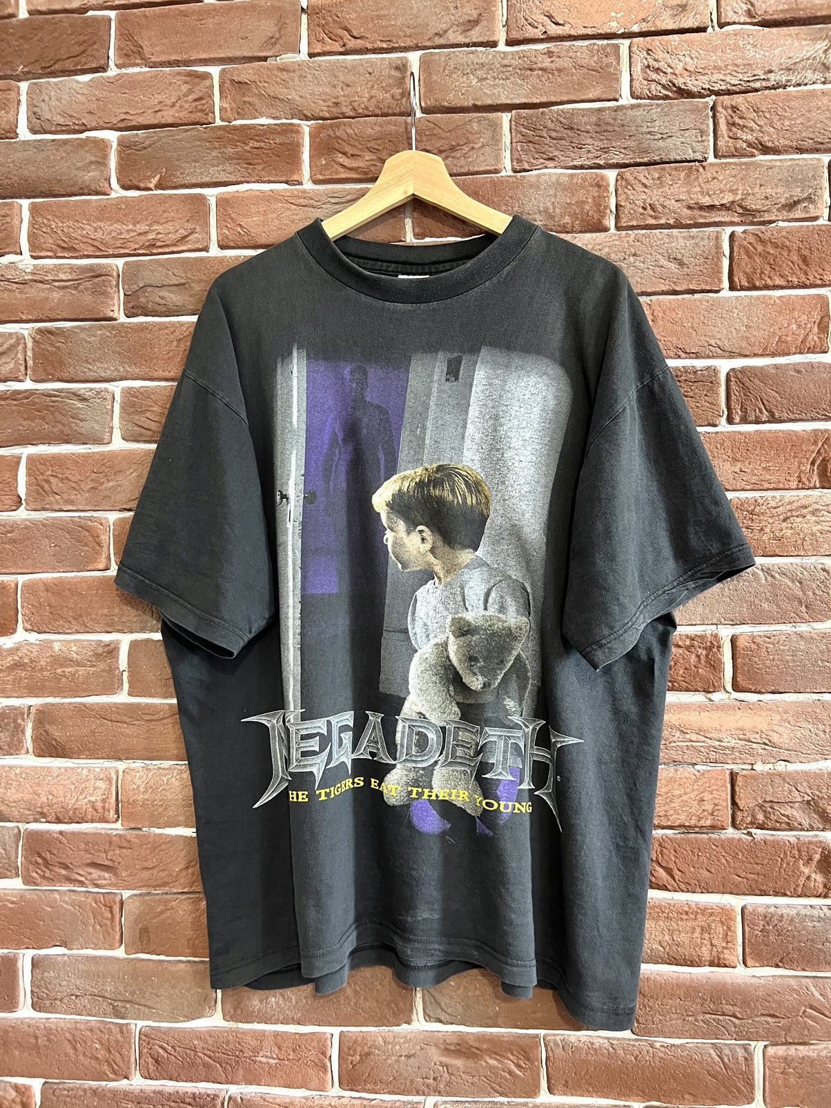 Band Tees 90s Vintage Megadeth Tiger Rock Heavy AOP Metal Band T-Shirt Size US XL / EU 56 / 4 - 1 Thumbnail